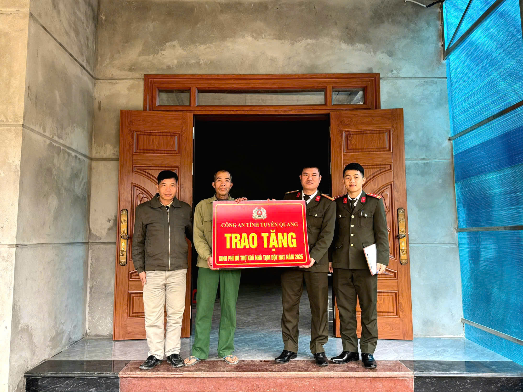 HOÀN THÀNH HỖ TRỢ KINH PHÍ XOÁ NHÀ TẠM, NHÀ DỘT NÁT