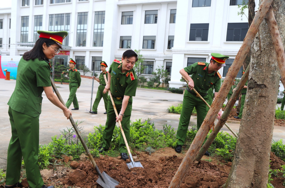 VĂN PHÒNG CƠ QUAN CẢNH SÁT ĐIỀU TRA BỘ CÔNG AN PHÁT ĐỘNG “TẾT TRỒNG CÂY ĐỜI ĐỜI NHỚ ƠN BÁC HỒ”