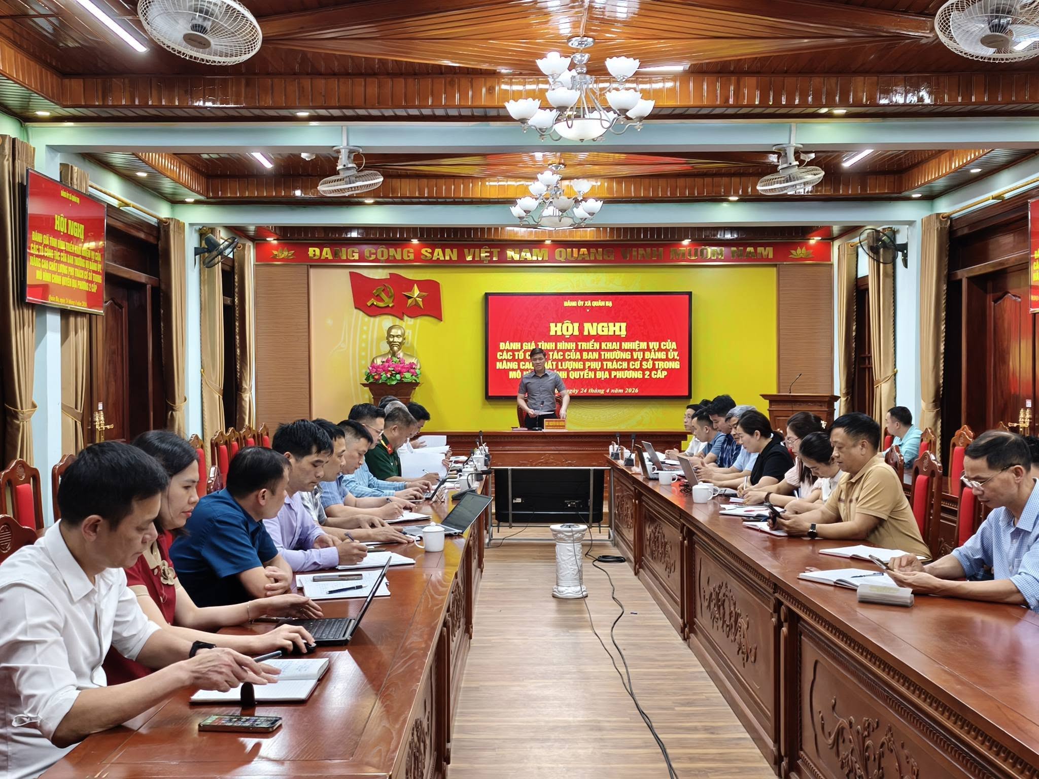 Đảng ủy xã Quản Bạ tổ chức hội nghị đánh giá tình hình triển khai nhiệm vụ của các Tổ công tác của BTV Đảng ủy nâng cao chất lượng phụ trách cơ sở trong mô hình chính quyền địa phương 2 cấp