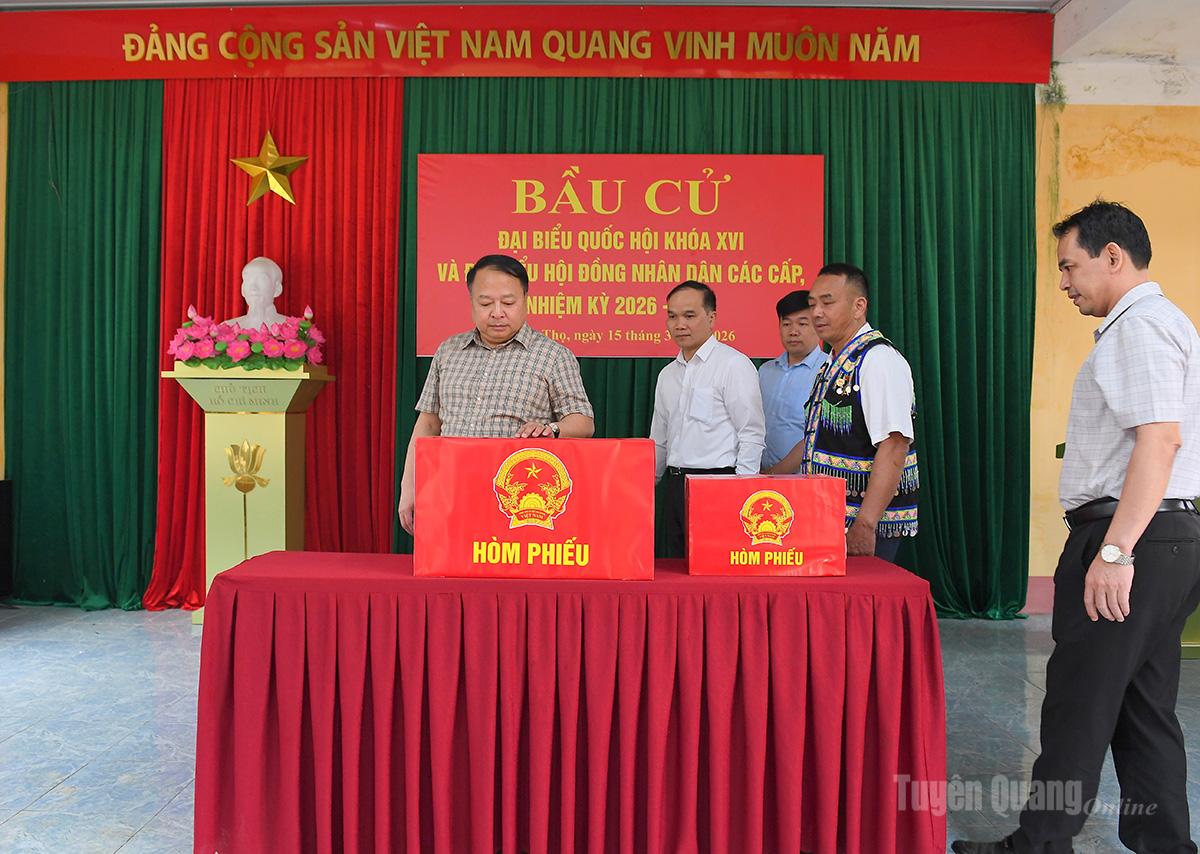 chu-tich-ubnd-tinh-phan-huy-ngoc-kiem-tra-cong-4_20260313202600.jpg