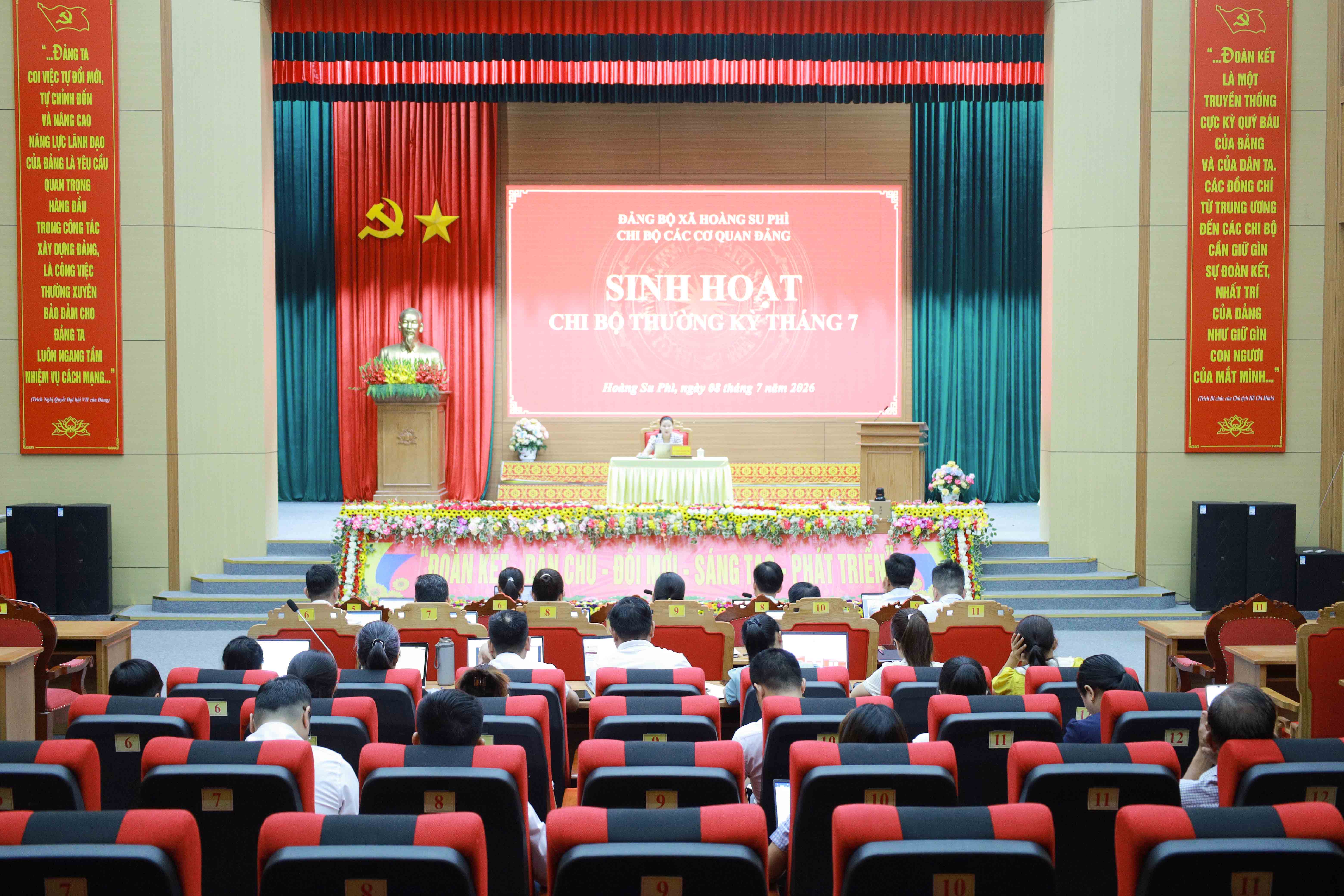 Chi bộ các Cơ quan Đảng xã Hoàng Su Phì tổ chức sinh hoạt thường kỳ tháng 7