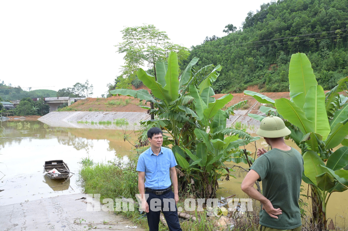 Chủ tịch UBND xã Hàm Yên kiểm tra công tác phòng chống mưa lũ