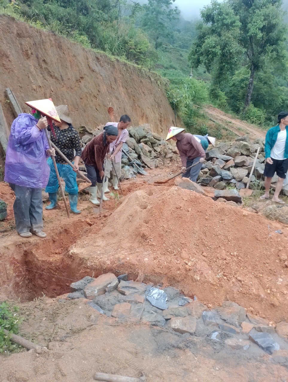 HƯỞNG ỨNG PHONG TRÀO XÓA NHÀ TẠM, NHÀ DỘT NÁT  TRÊN ĐỊA BÀN