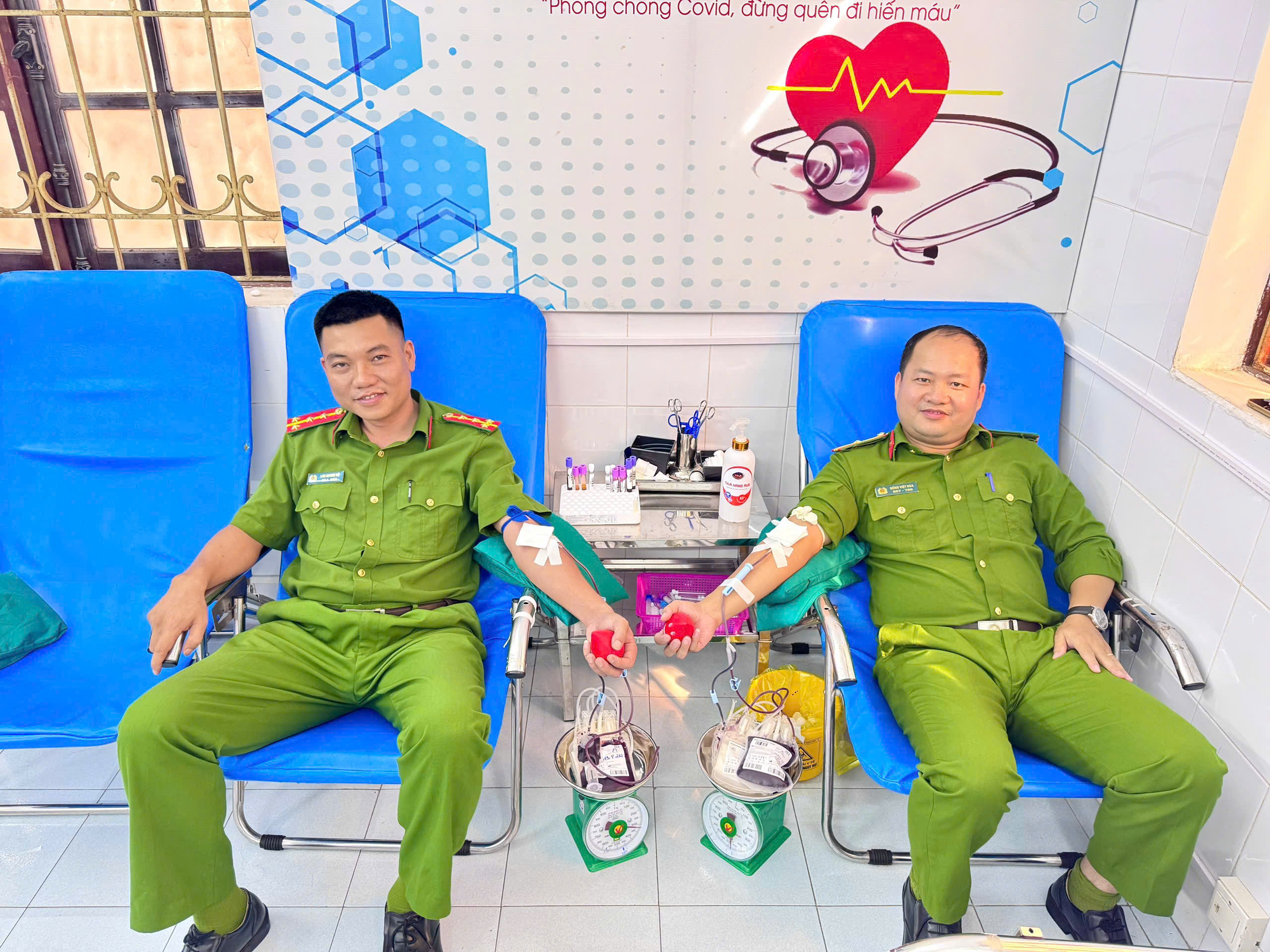 NHỮNG GIỌT MÁU NGHĨA TÌNH CỦA CÔNG AN PHƯỜNG MINH XUÂN 