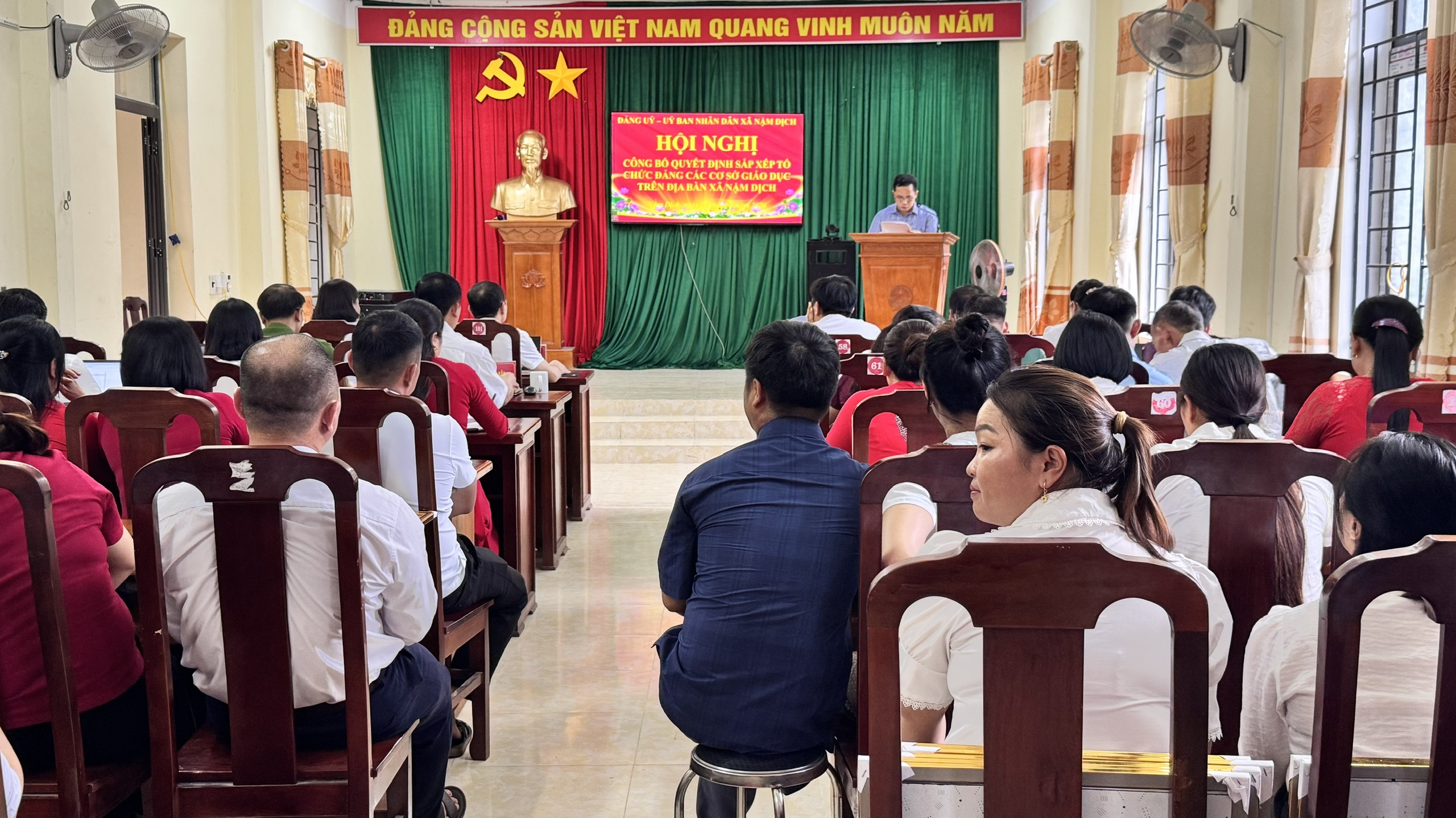 ĐẢNG ỦY UBND XÃ NẬM DỊCH TỔ CHỨC HỘI NGHỊ CÔNG BỐ QUYẾT ĐỊNH SẮP XẾP TỔ CHỨC ĐẢNG TẠI CƠ SỞ GIÁO DỤC TRÊN ĐỊA BÀN XÃ