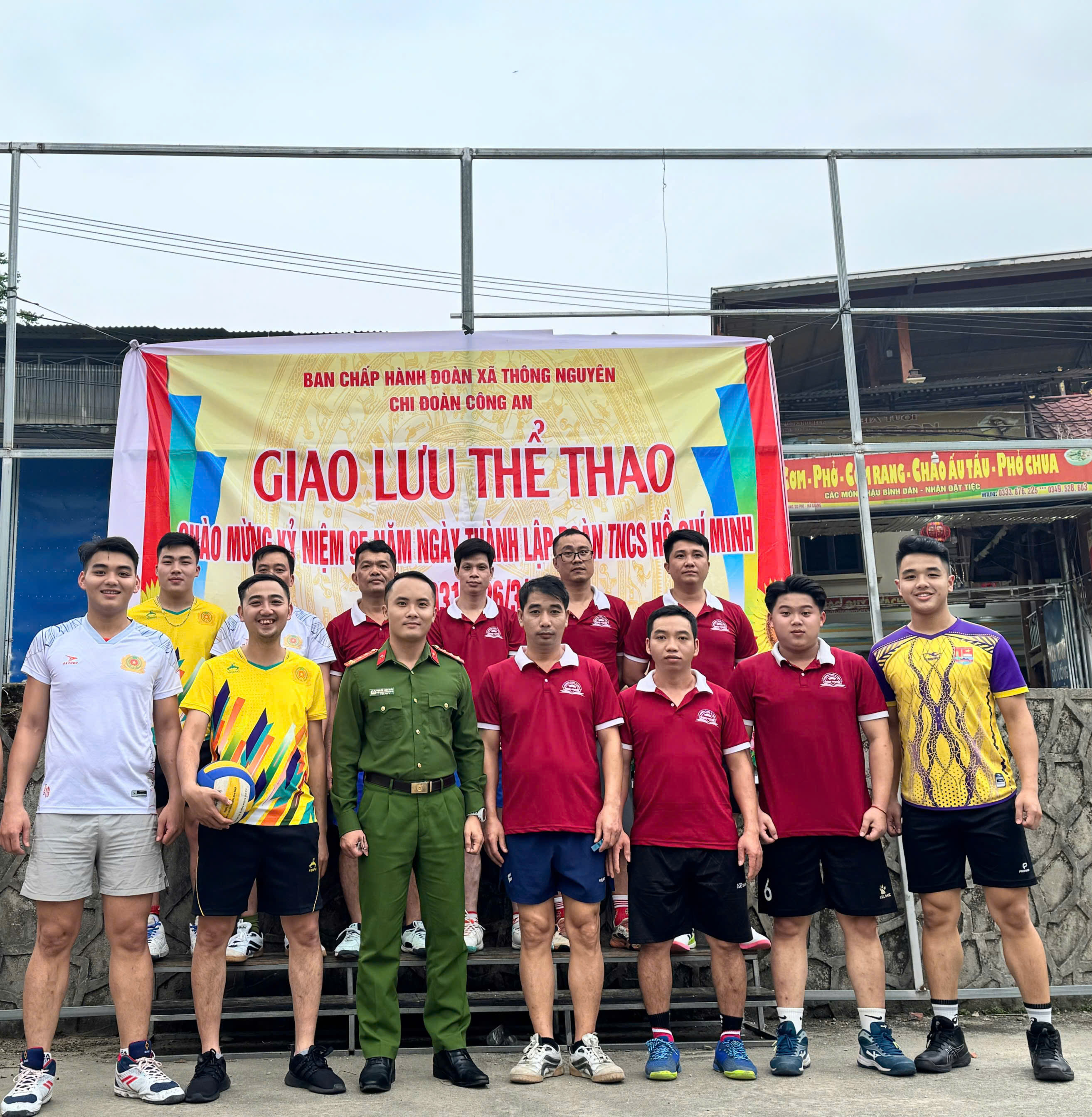 TUỔI TRẺ CHI ĐOÀN CÔNG AN XÃ THÔNG NGUYÊN SÔI NỔI GIAO LƯU BÓNG CHUYỀN CHÀO MỪNG KỶ NIỆM NGÀY THÀNH LẬP ĐOÀN