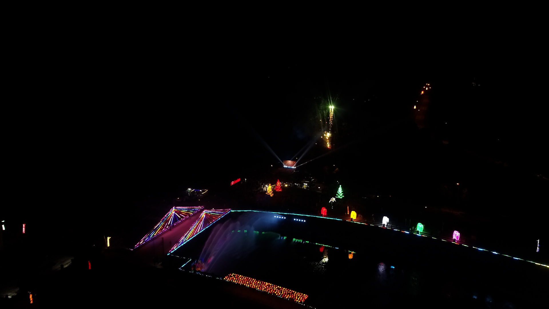 Sequence 29.00_01_43_38.Still008.jpg