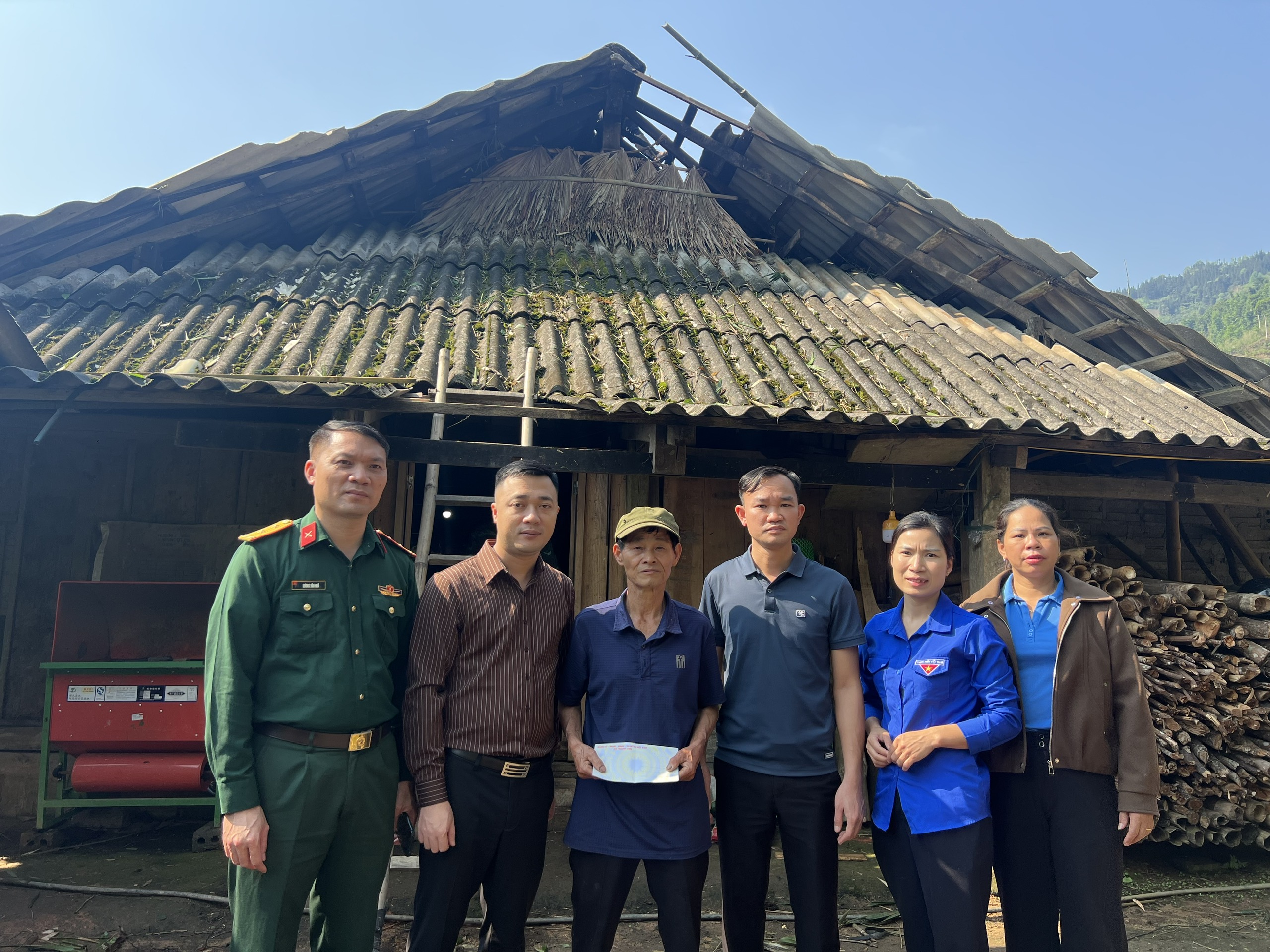 XÃ THƯỢNG SƠN KHẨN TRƯƠNG KHẮC PHỤC HẬU QUẢ DO BÃO GÂY RA