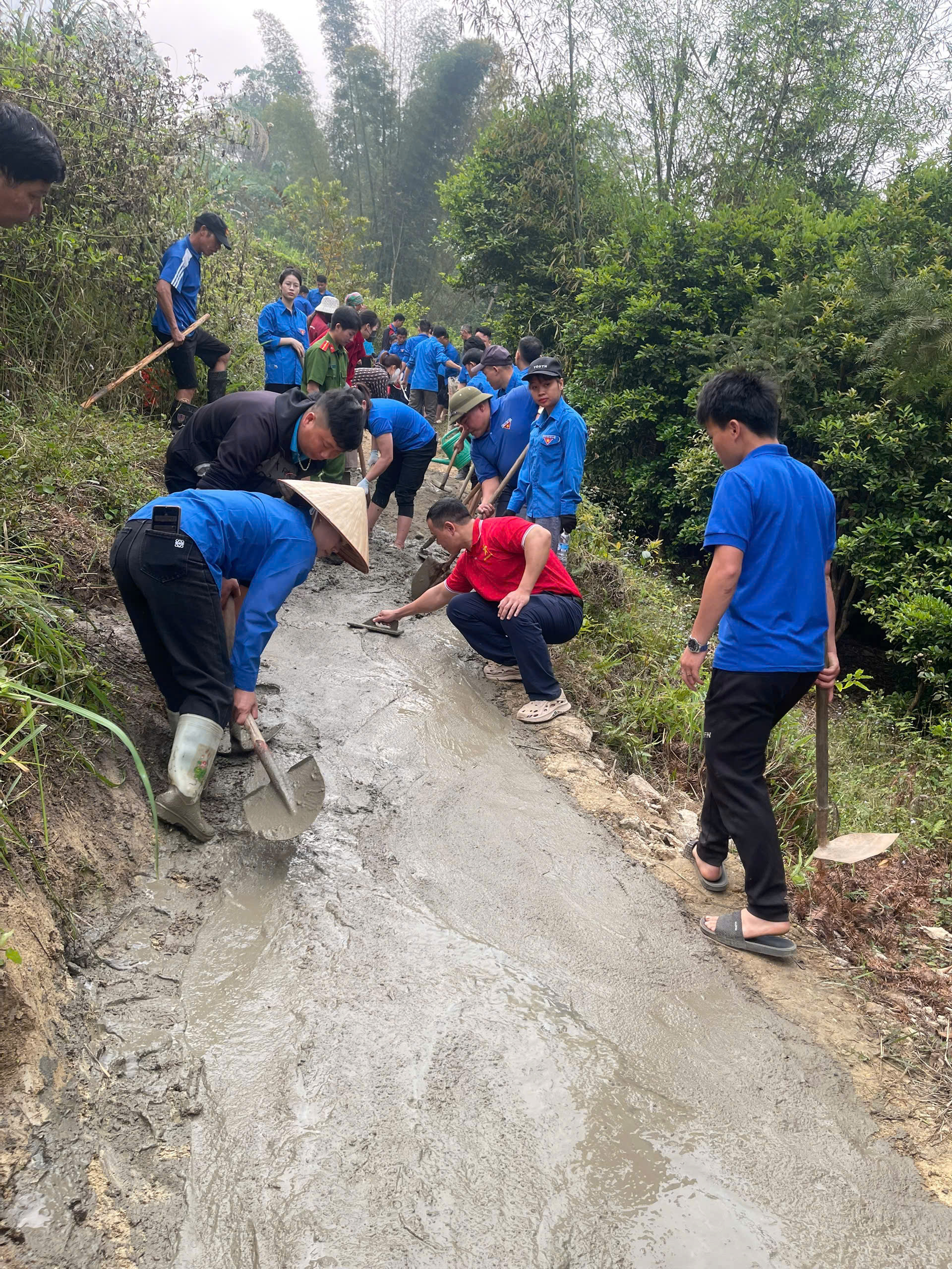 CHI ĐOÀN CÔNG AN XÃ NẤM DẨN TÍCH CỰC THAM GIA HOẠT ĐỘNG TÌNH NGUYỆN TRÊN ĐỊA BÀN