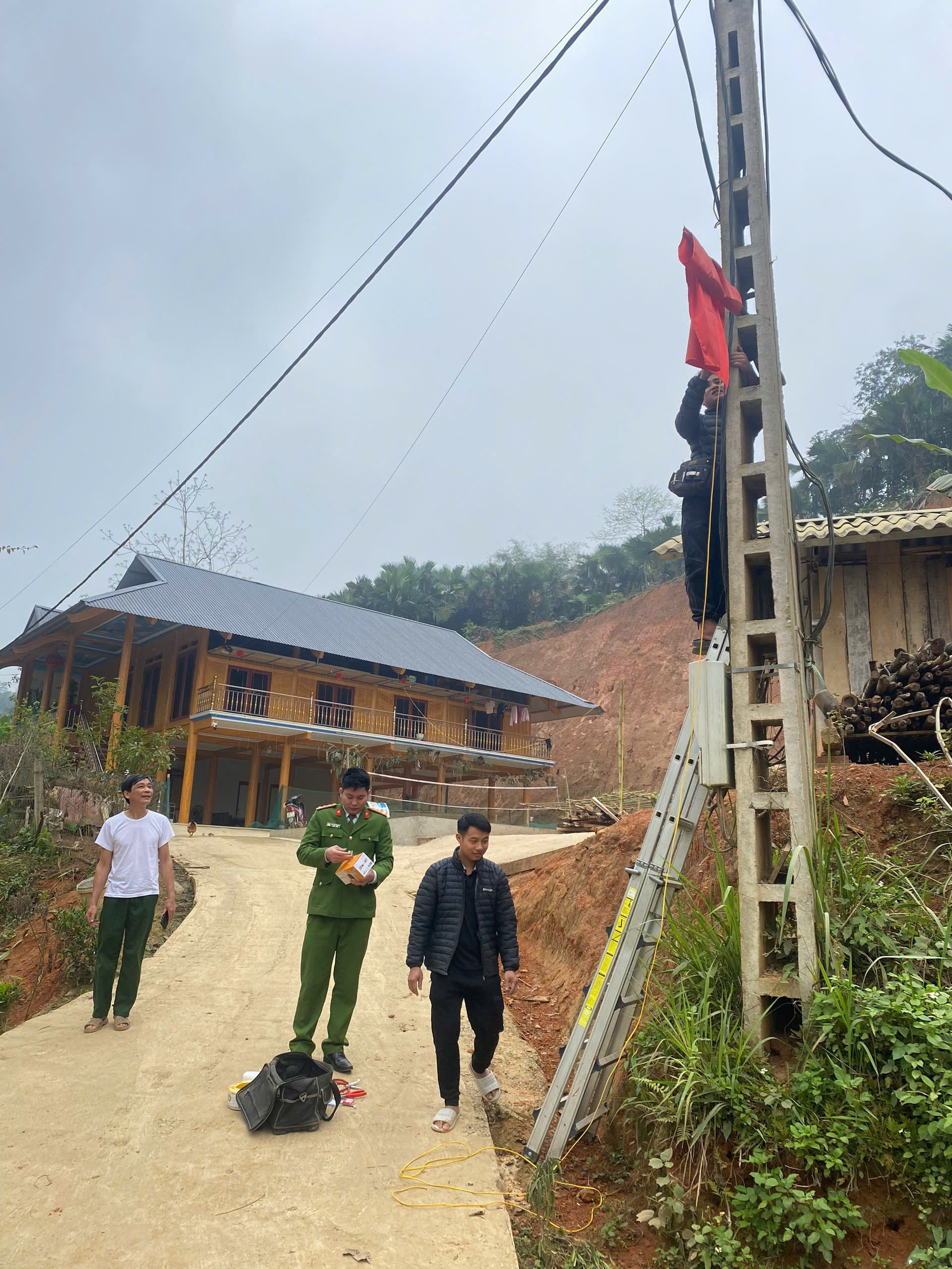CÔNG AN XÃ BẠCH XA TRIỂN KHAI LẮP ĐẶT 36 CAMERA AN NINH – CHUNG TAY GIỮ GÌN ANTT TRÊN ĐỊA BÀN