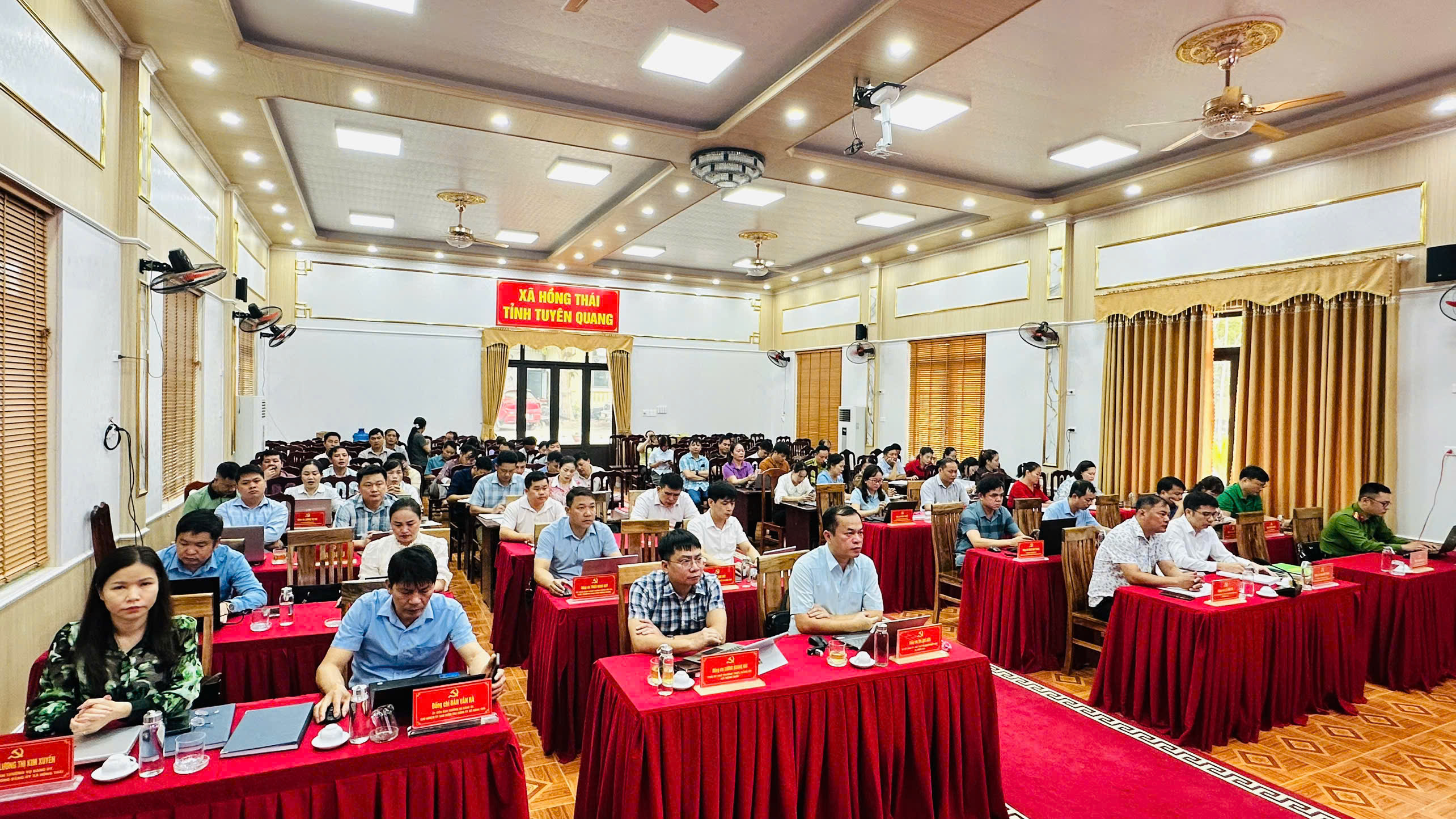 Xã Hồng Thái tham dự Hội nghị trực tuyến toàn quốc nghiên cứu, học tập, quán triệt các nghị quyết của Trung ương