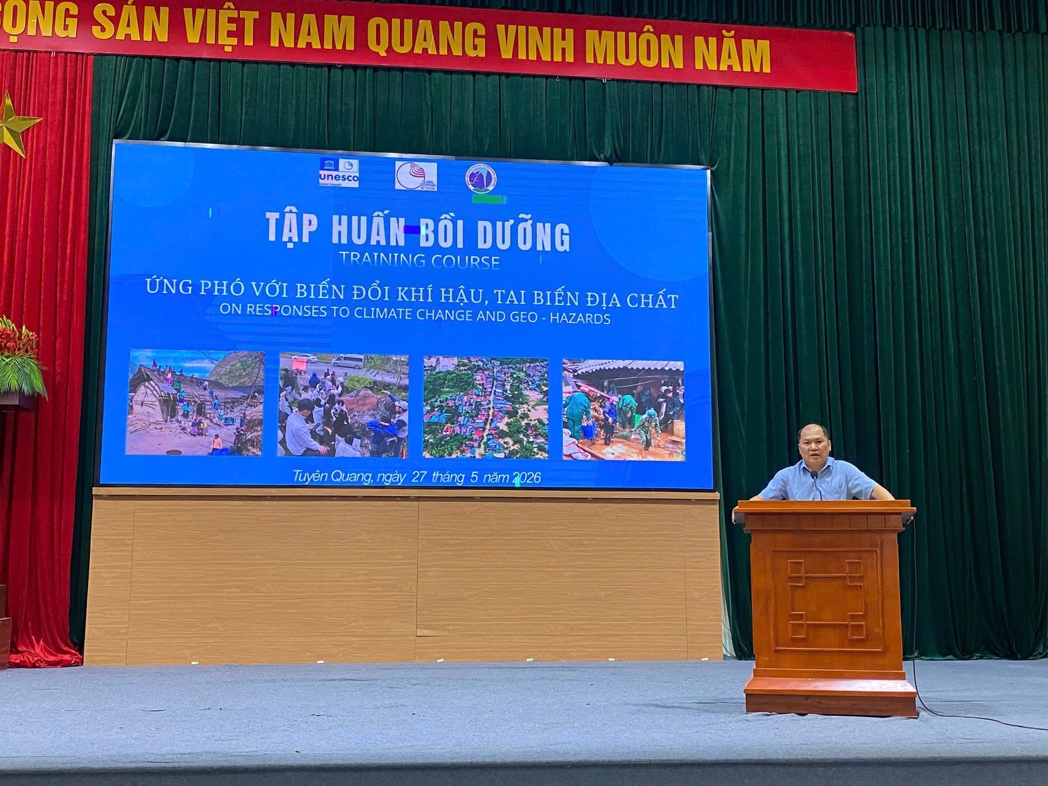 BQL CÔNG VIÊN ĐỊA CHẤT TOÀN CẦU CAO NGUYÊN ĐÁ ĐỒNG VĂN TỔ CHỨC TẬP HUẤN, BỒI DƯỠNG KIẾN THỨC ỨNG PHÓ VỚI BIẾN ĐỔI KHÍ HẬU, TAI BIẾN ĐỊA CHẤT TẠI XÃ QUẢN BẠ