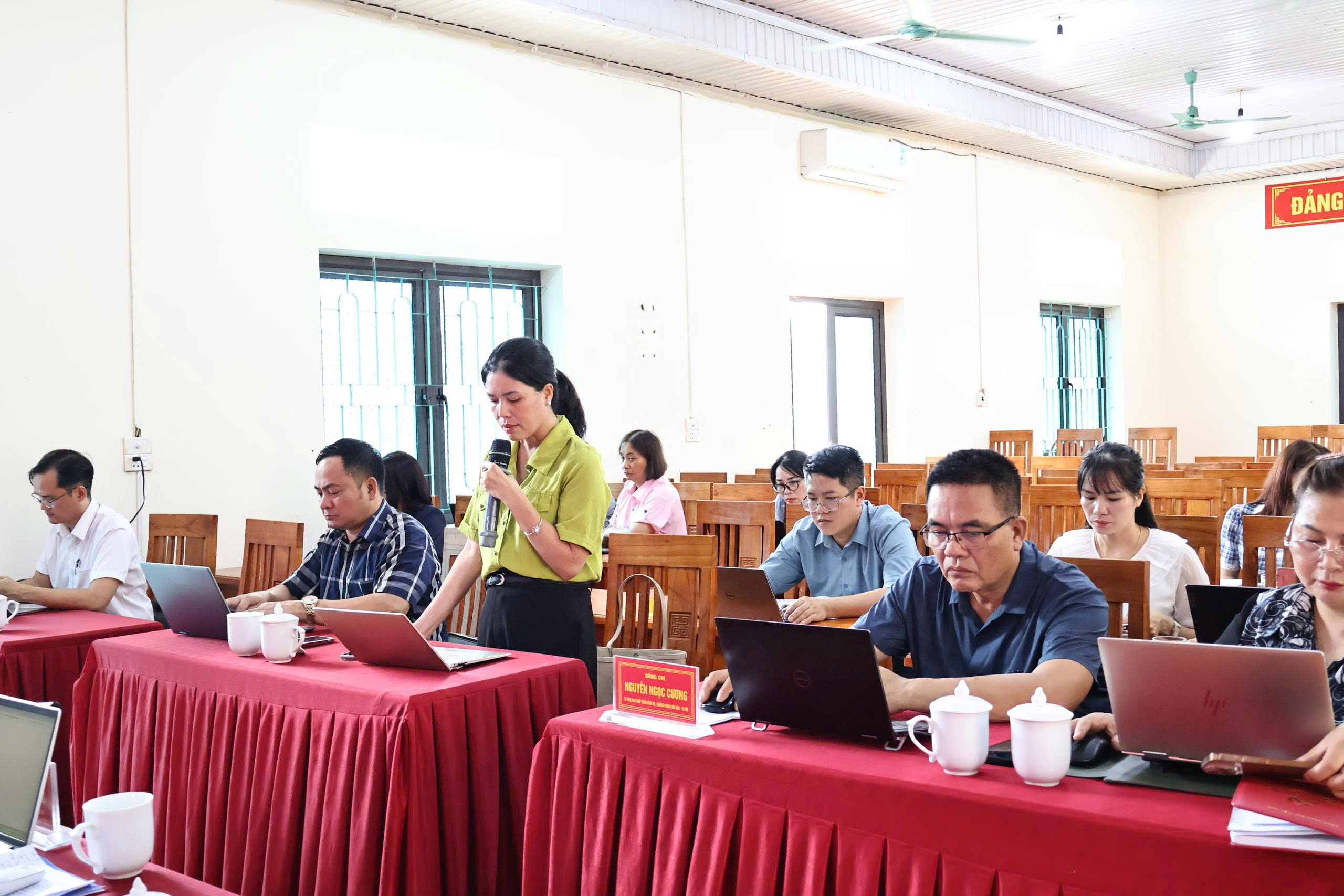 LV với các đơn vị trường học trước năm học mới Thơm.jpg