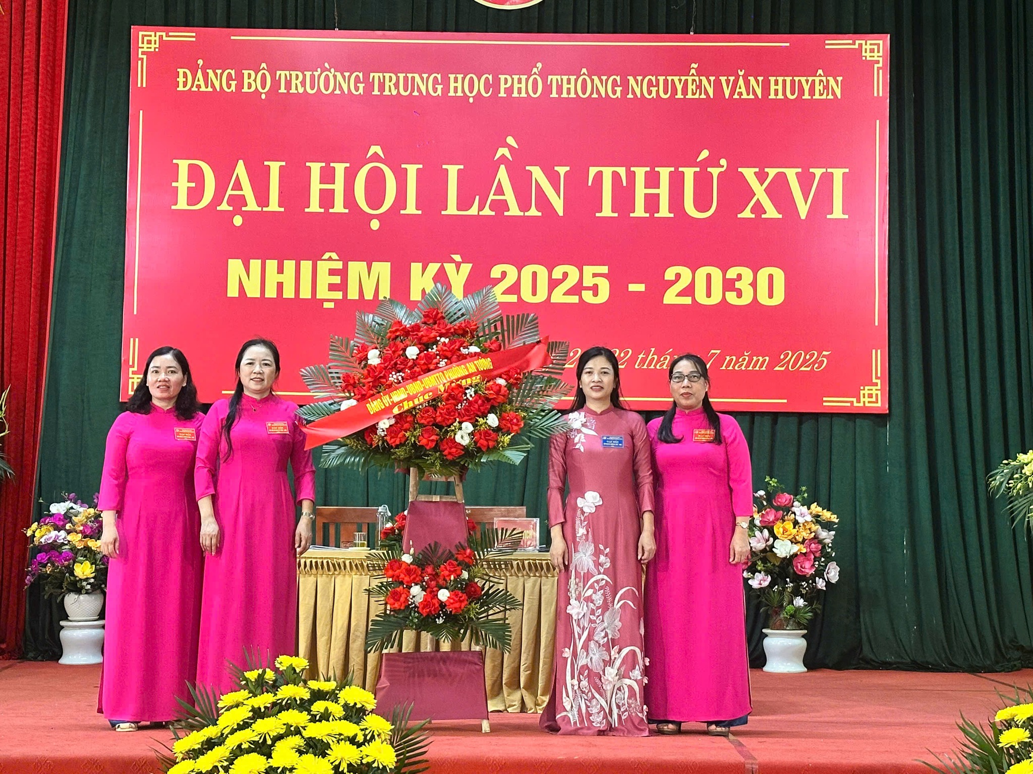 TRƯỜNG THPT NGUYỄN VĂN HUYÊN TỔ CHỨC THÀNH CÔNG ĐẠI HỘI ĐẢNG BỘ LẦN THỨ XVI, NHIỆM KỲ 2025-2030