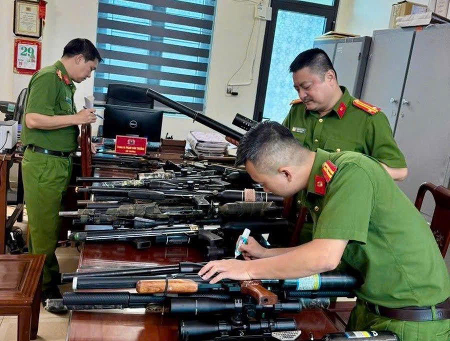 Đẩy mạnh vận động thu hồi vũ khí, vật liệu nổ, công cụ hỗ trợ 