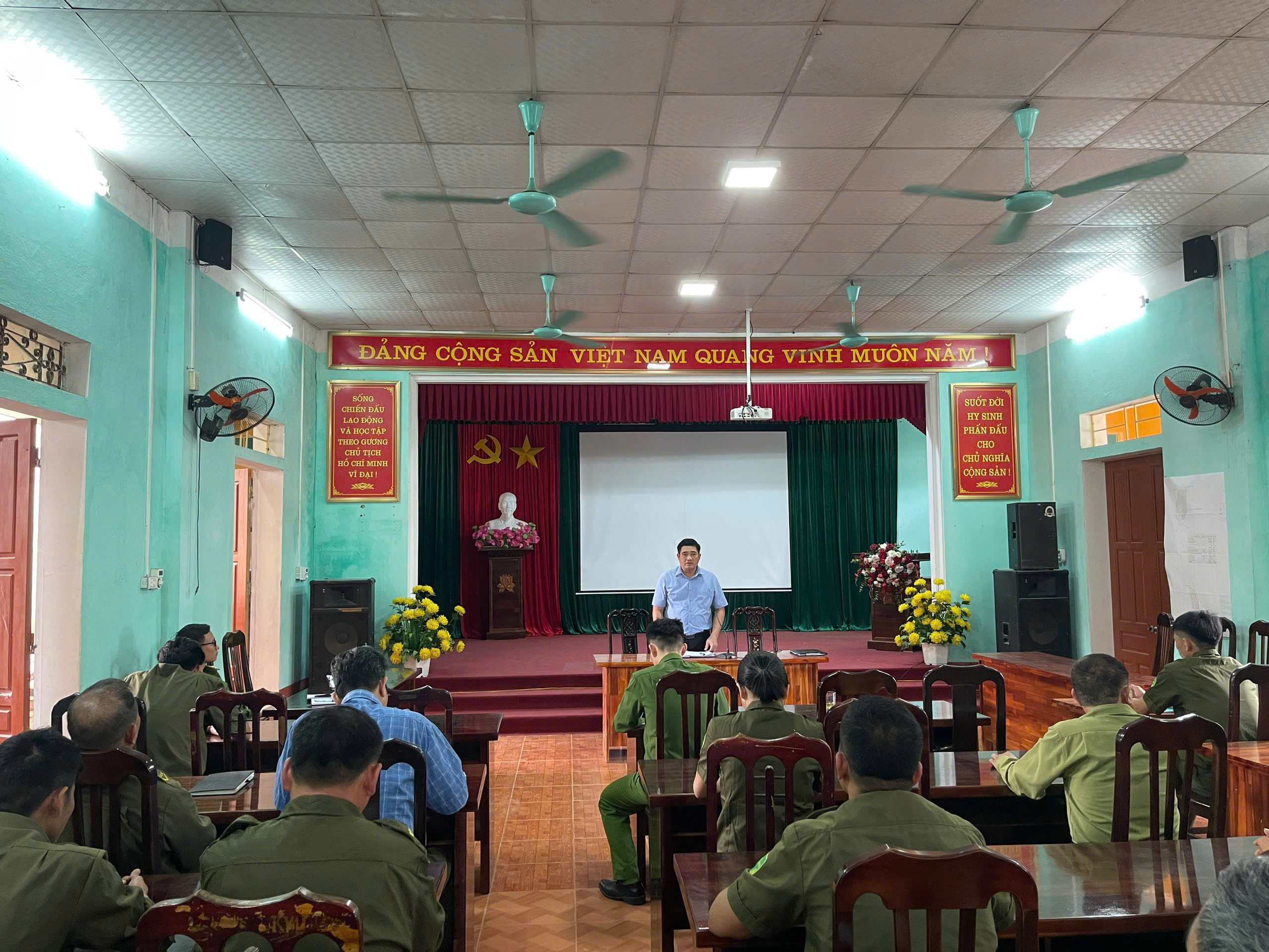 CÔNG AN XÃ BÌNH XA TỔ CHỨC GIAO BAN ĐỊNH KỲ LỰC LƯỢNG THAM GIA BẢO VỆ AN NINH TRẬT TỰ Ở CƠ SỞ THÁNG 4/2026 