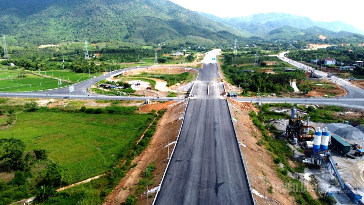 Nước rút trên công trường cao tốc Tuyên Quang - Hà Giang