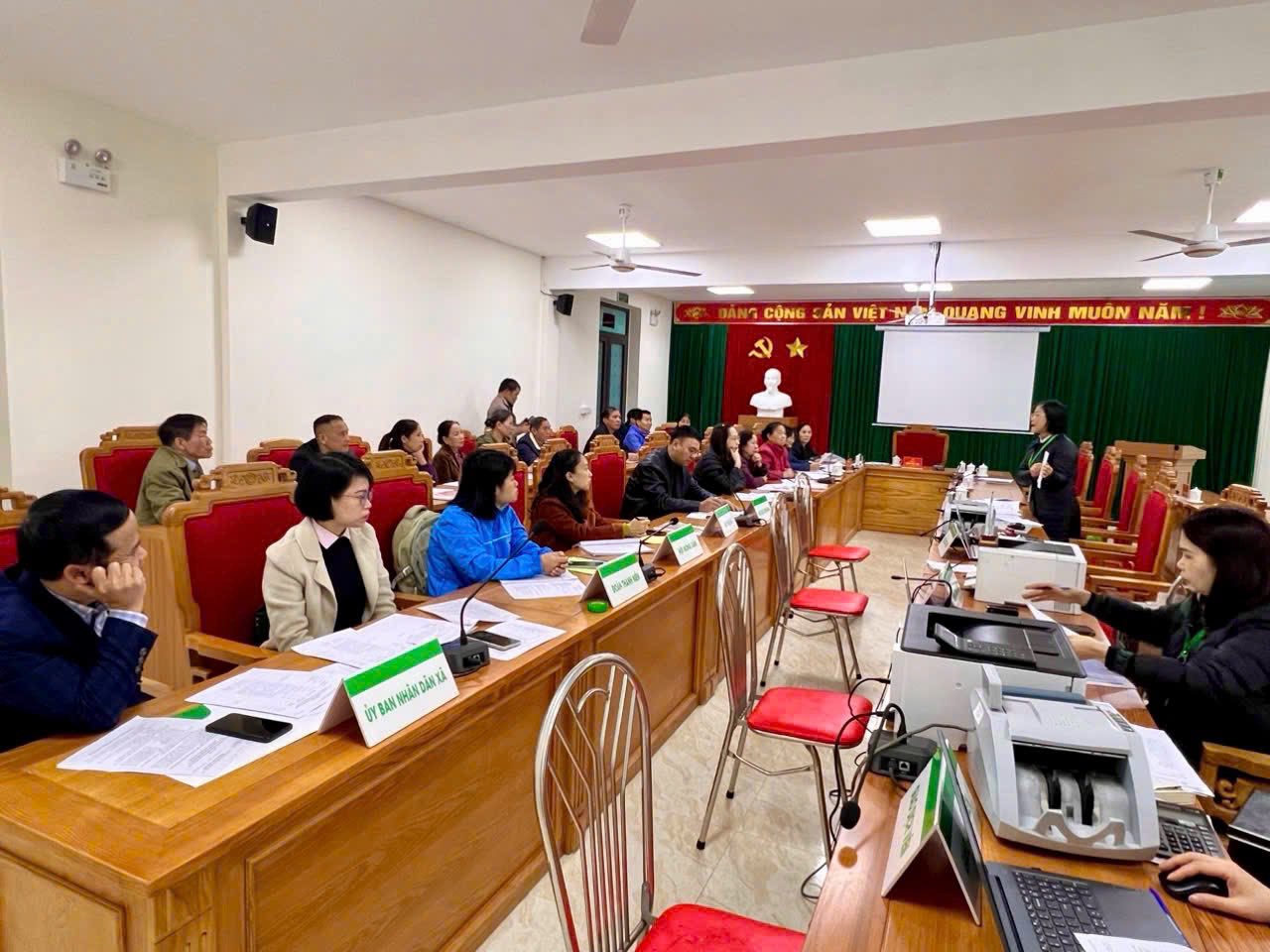 Phòng giao dịch Ngân hàng Chính sách xã hội (NHCSXH) Hà Giang tổ chức giao ban giao dịch tại Điểm giao dịch Hà Giang 2