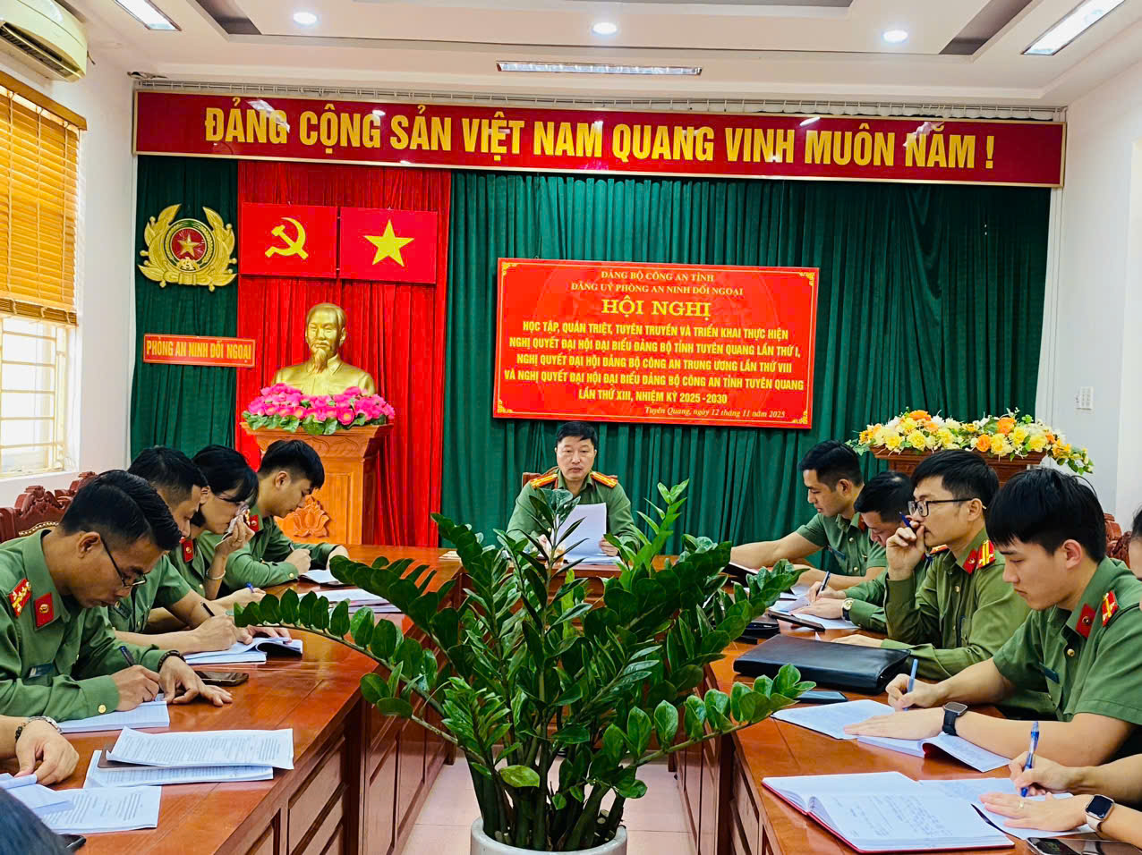 QUÁN TRIỆT, HỌC TẬP VÀ TRIỂN KHAI THỰC HIỆN NGHỊ QUYẾT ĐẠI HỘI ĐẢNG CÁC CẤP