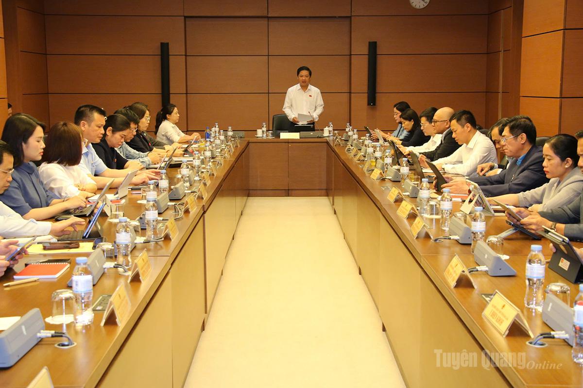 Đại biểu Quốc hội tỉnh Tuyên Quang tham gia thảo luận tại Kỳ họp thứ Nhất, Quốc hội khóa XVI