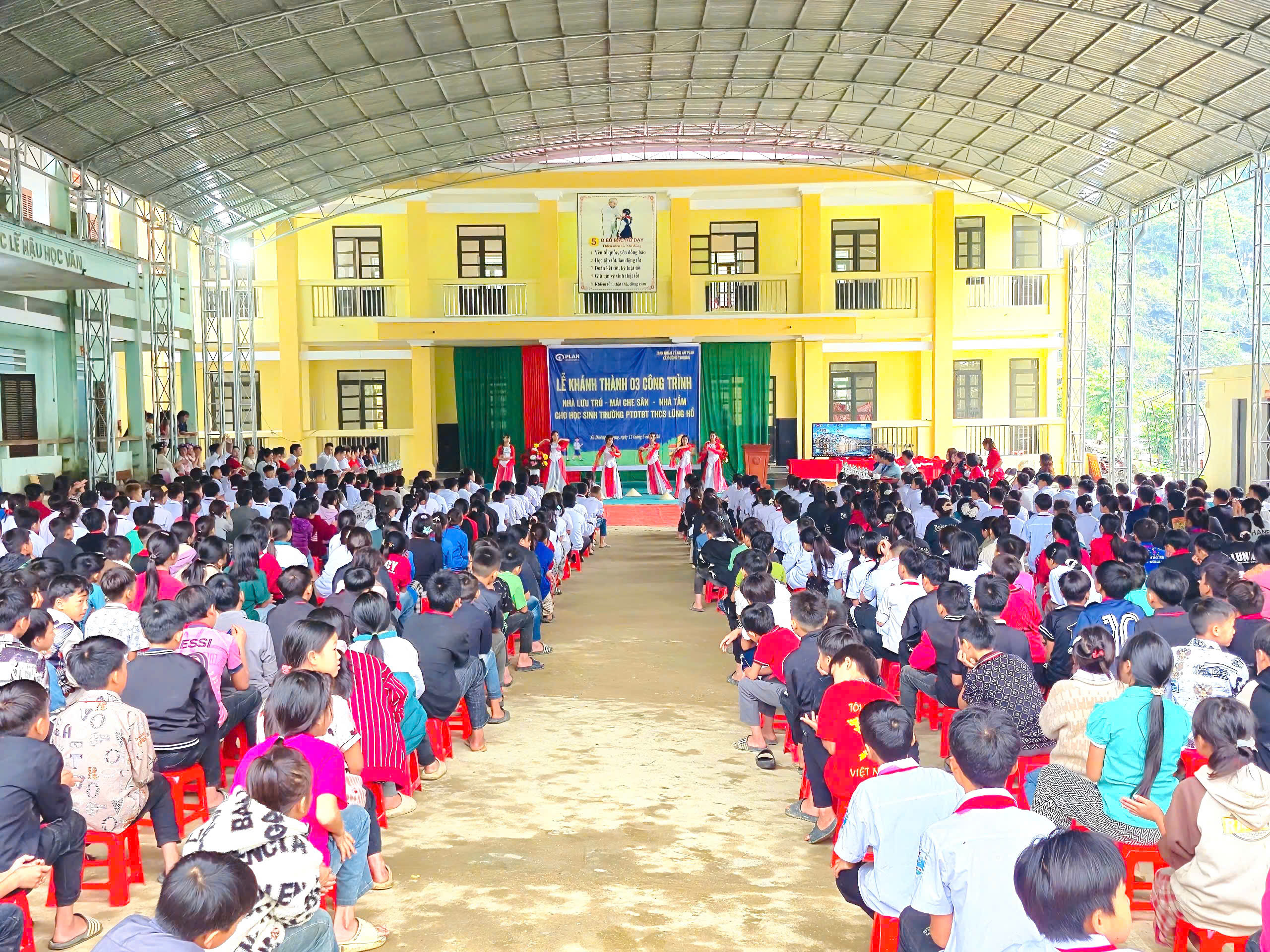 BAN QUẢN LÝ DỰ ÁN PLAN XÃ ĐƯỜNG THƯỢNG TỔ CHỨC LỄ KHÁNH THÀNH CÁC CÔNG TRÌNH PHỤC VỤ HỌC SINH TRƯỜNG PTDTBT THCS LŨNG HỒ