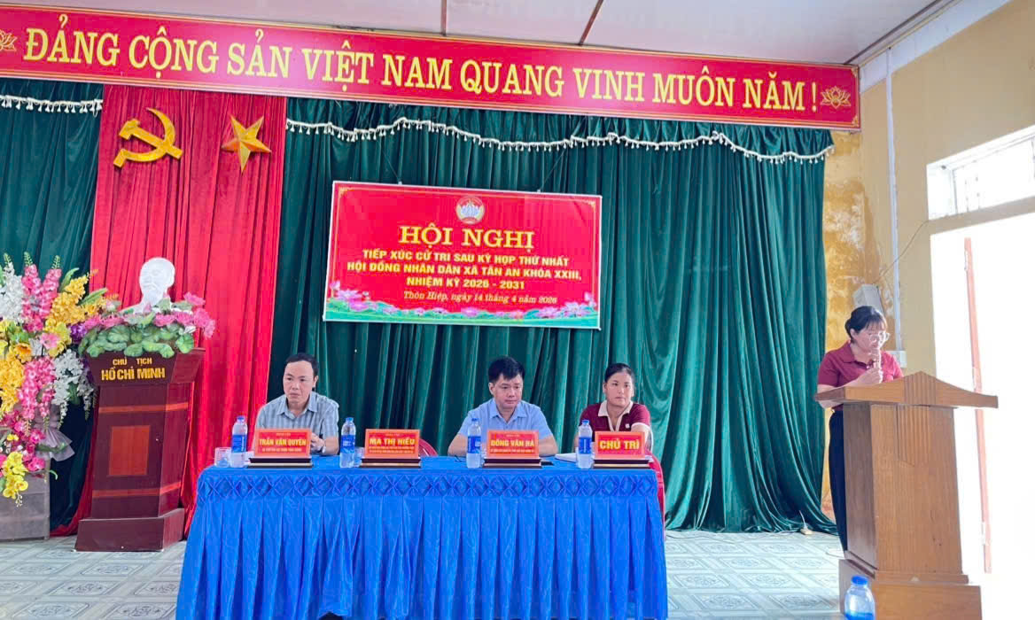  TỔ ĐẠI BIỂU SỐ 1 HỘI ĐỒNG NHÂN DÂN XÃ TÂN AN TIẾP XÚC CỬ TRI TẠI THÔN HIỆP XÃ TÂN AN