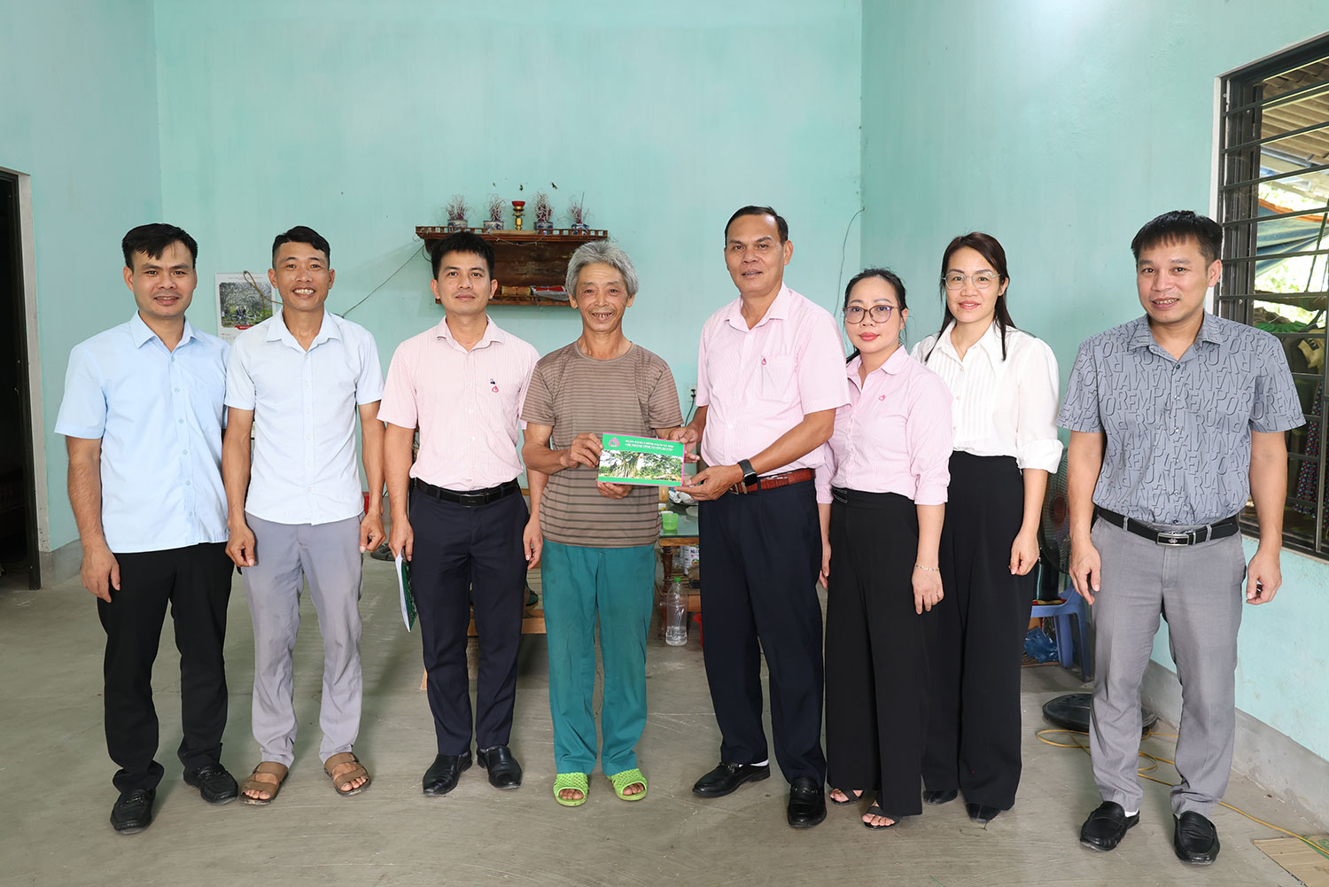 nhcs-tang-qua-27.7-2.jpg