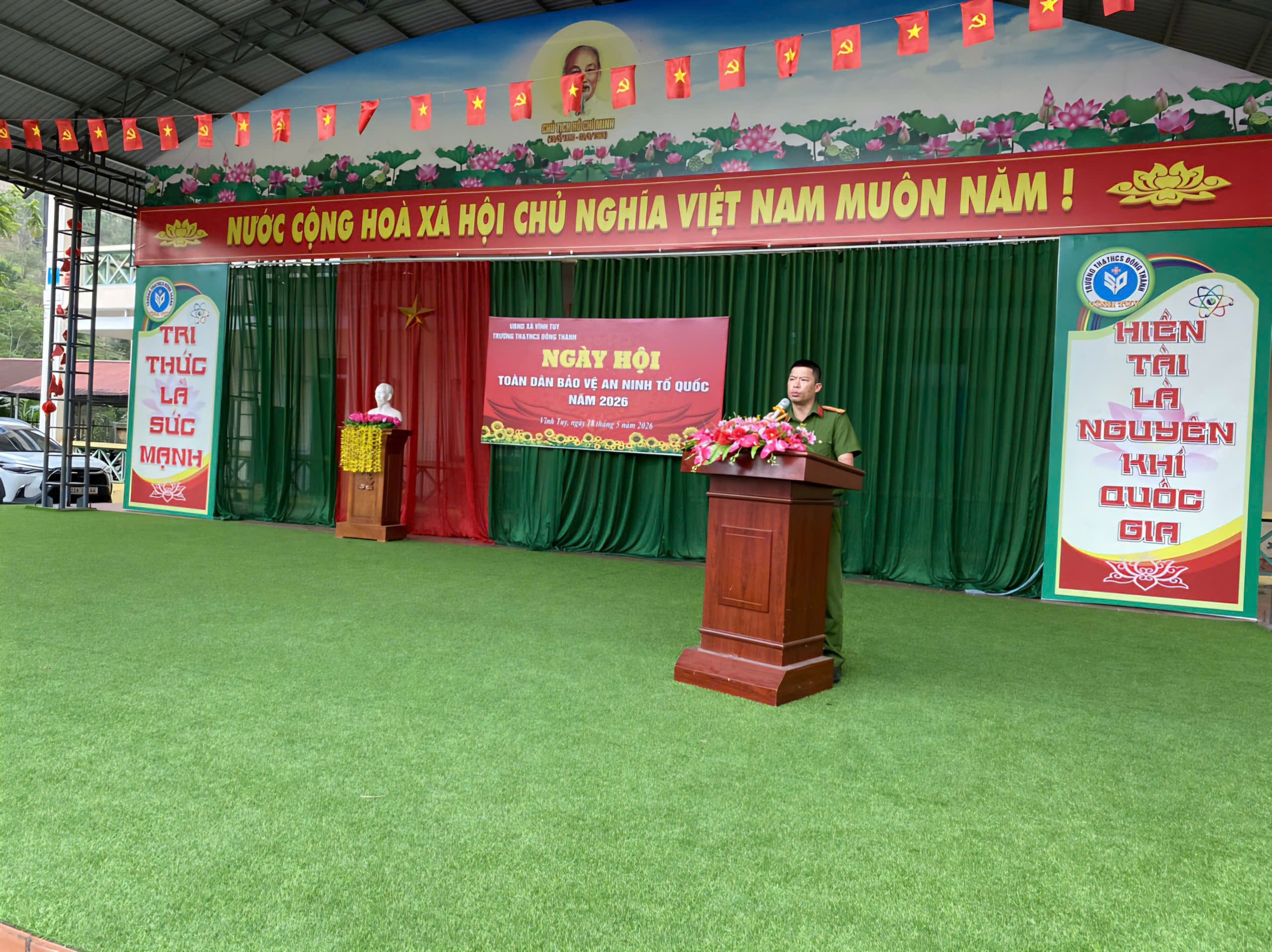 CÔNG AN XÃ VĨNH TUY PHỐI HỢP TỔ CHỨC TUYÊN TRUYỀN PHÁP LUẬT CHO HỌC SINH 