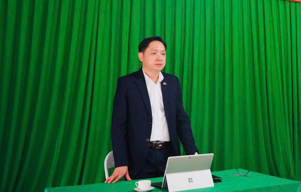 ĐỒNG CHÍ BÍ THƯ ĐẢNG ỦY XÃ TÂN TRỊNH THĂM, LÀM VIỆC TẠI THÔN NGÒI HAN