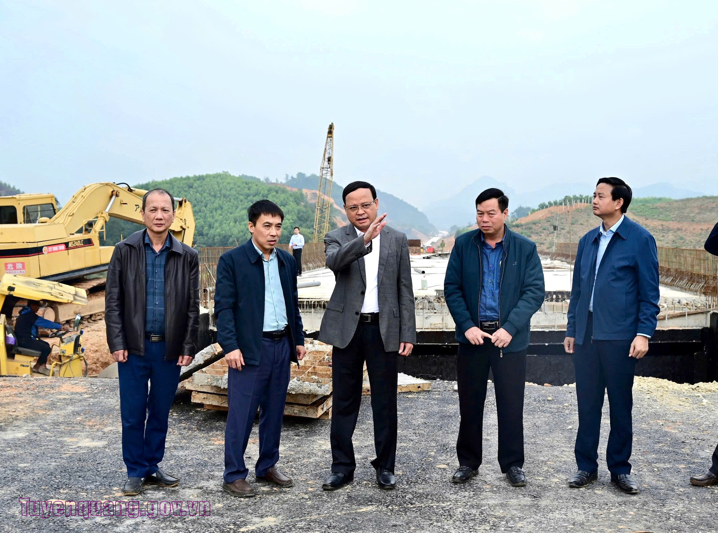 Phó Chủ tịch Thường trực UBND tỉnh Nguyễn Mạnh Tuấn kiểm tra tiến độ thực hiện Dự án cao tốc Tuyên Quang – Hà Giang