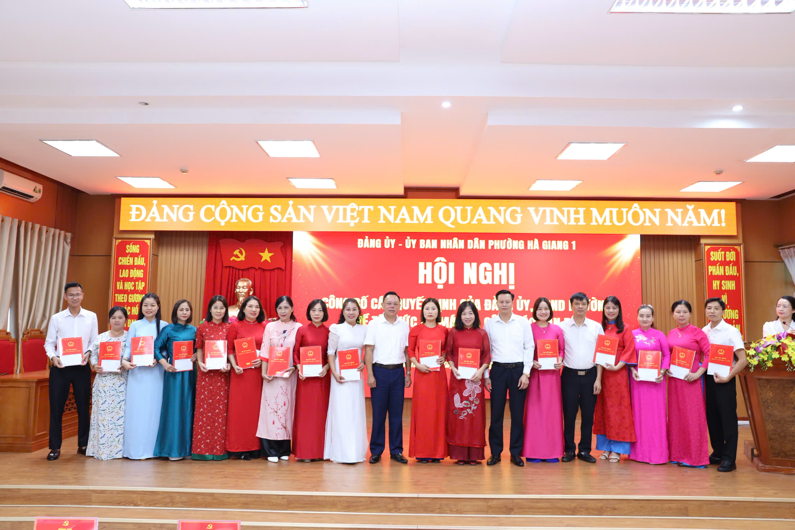 PHƯỜNG HÀ GIANG 1 CÔNG BỐ CÁC QUYẾT ĐỊNH VỀ TỔ CHỨC BỘ MÁY VÀ CÔNG TÁC CÁN BỘ ĐỐI VỚI CÁC ĐƠN VỊ TRƯỜNG HỌC