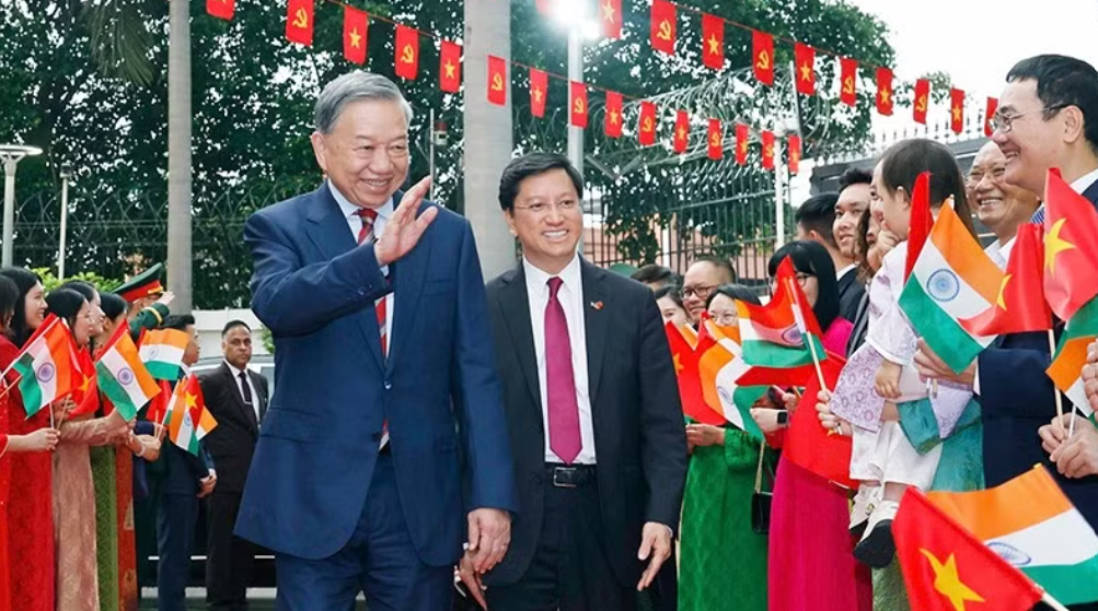 Tổng Bí thư, Chủ tịch nước Tô Lâm gặp gỡ cán bộ Đại sứ quán và cộng đồng người Việt Nam tại Ấn Độ