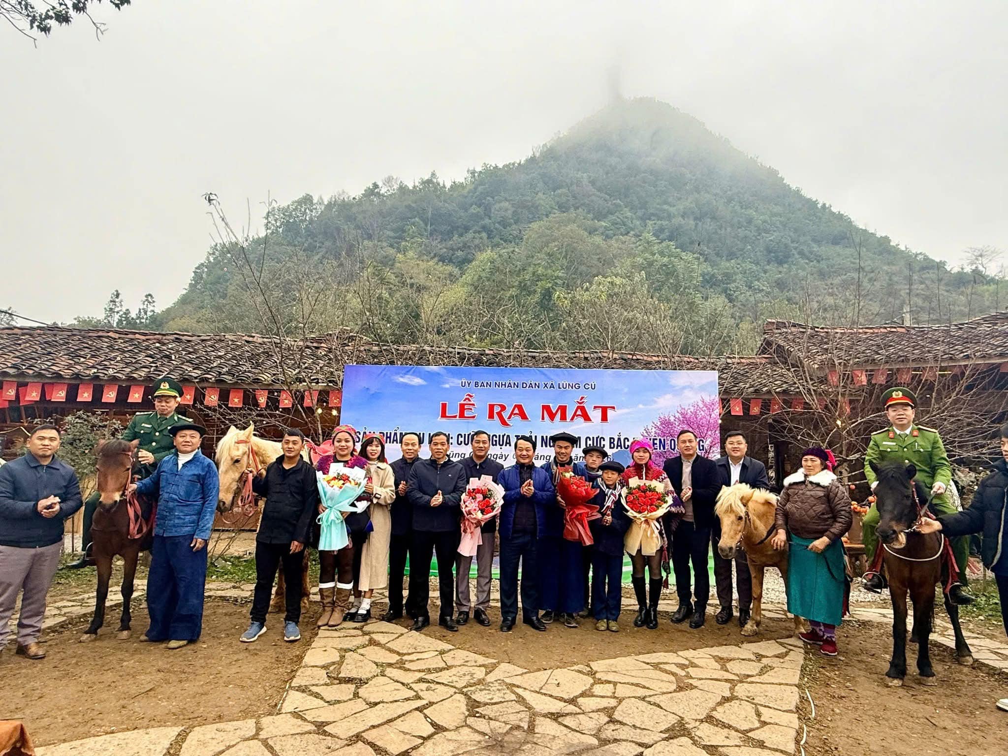  Bí thư Tỉnh ủy  Hầu A Lềnh dự Lễ ra mắt sản phẩm du lịch “Cưỡi ngựa trải nghiệm Cực Bắc – Tuyên Quang” tại xã Lũng Cú