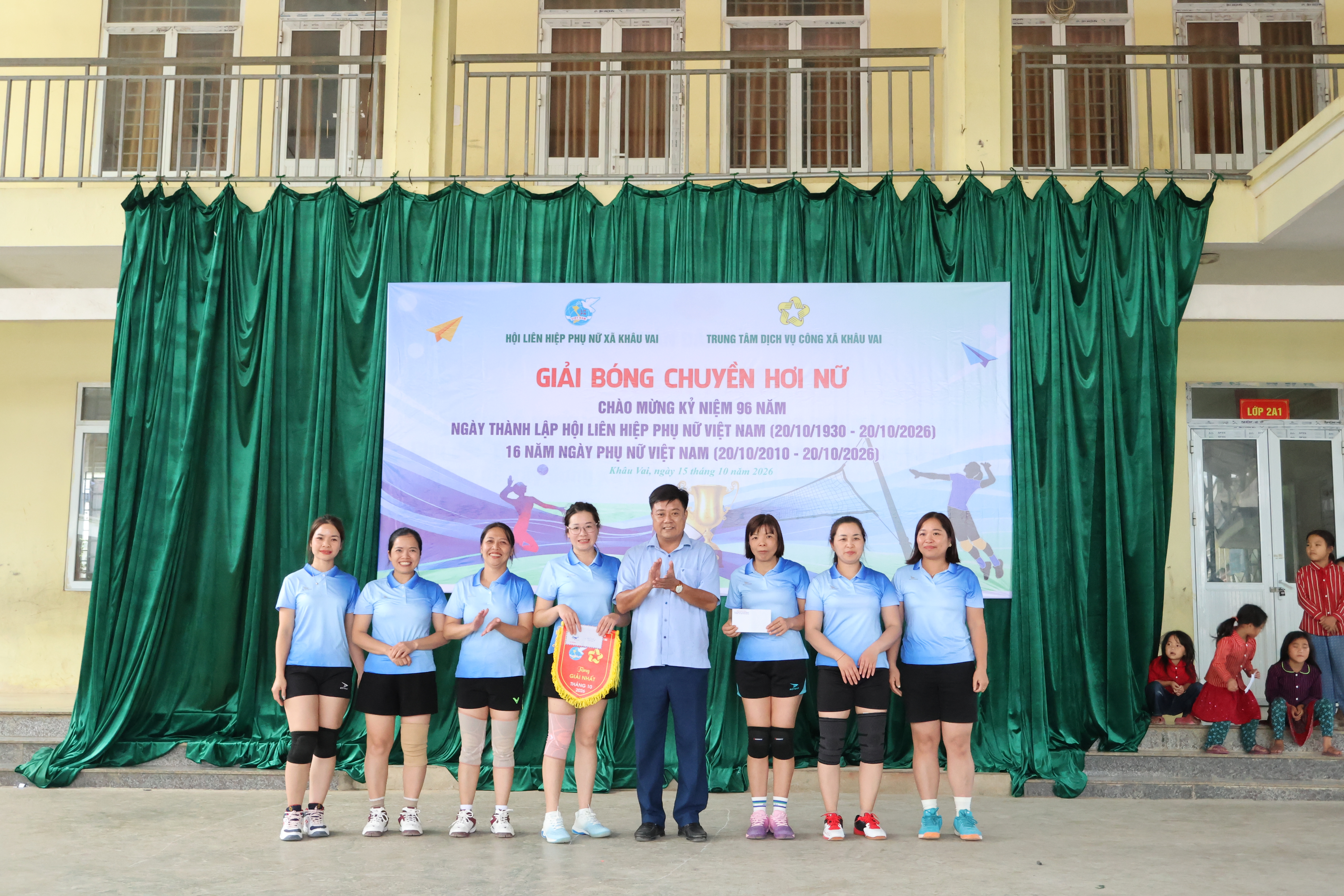 Bế mạc Giải bóng chuyền hơi nữ xã Khâu Vai chào mừng Ngày Phụ nữ Việt Nam 20-10