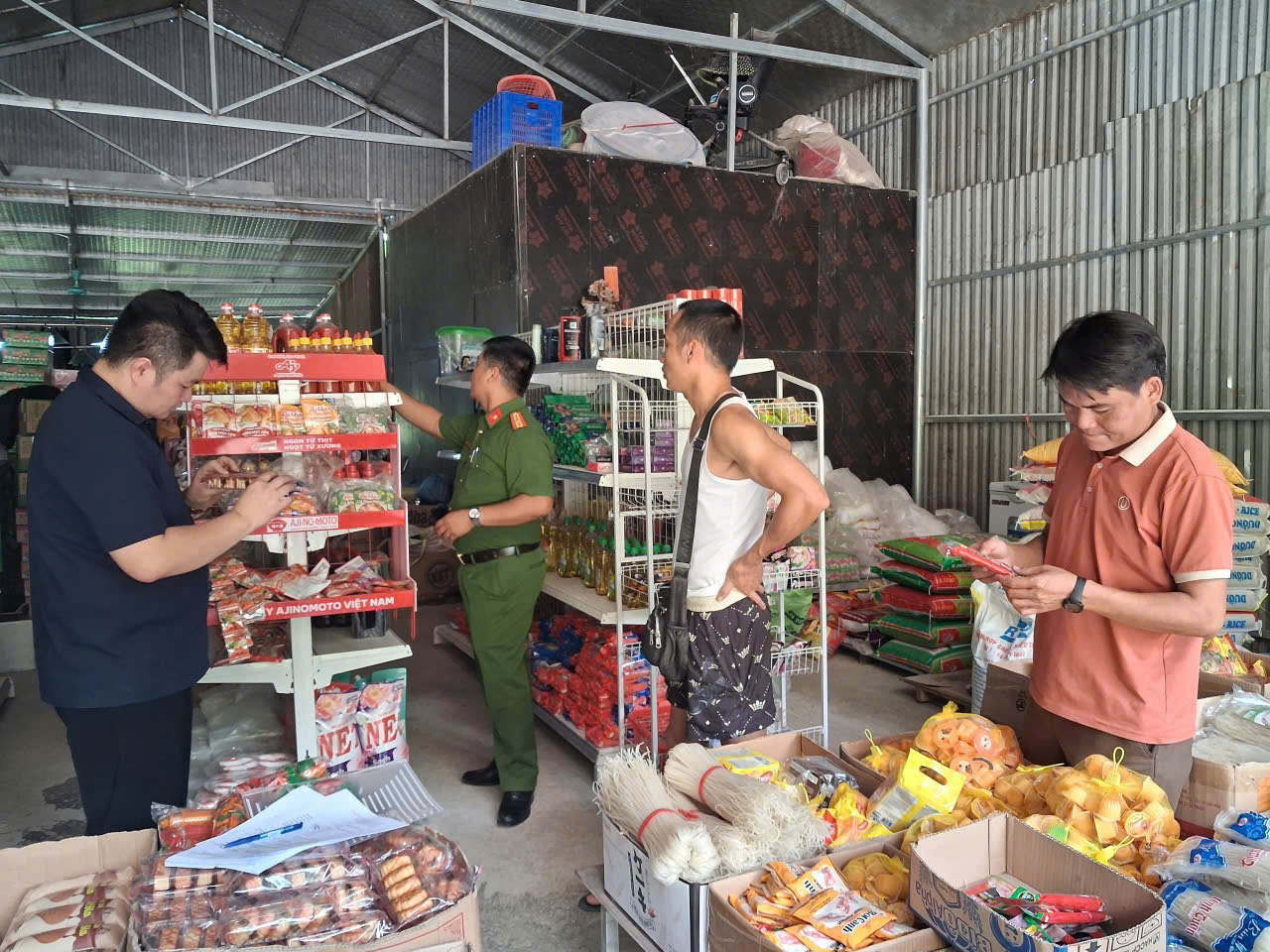 TĂNG CƯỜNG KIỂM TRA, TUYÊN TRUYỀN BẢO ĐẢM VỆ SINH AN TOÀN THỰC PHẨM