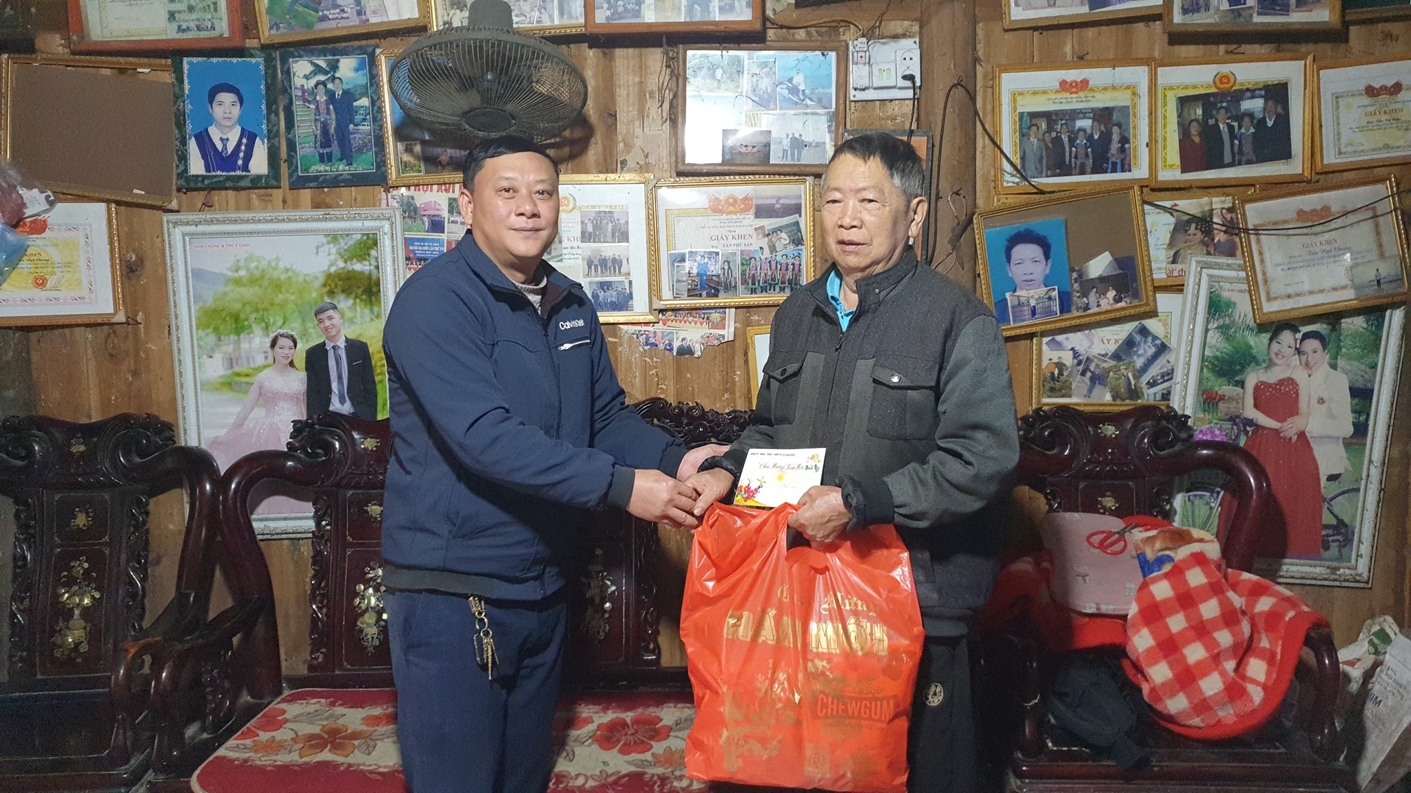 LÃNH ĐẠO XÃ BẠCH ĐÍCH THĂM, TẶNG QUÀ CÁC ĐỐI TƯỢNG CHÍNH SÁCH VÀ LỰC LƯỢNG CÔNG AN, QUÂN SỰ NHÂN DỊP TẾT NGUYÊN ĐÁN BÍNH NGỌ 2026