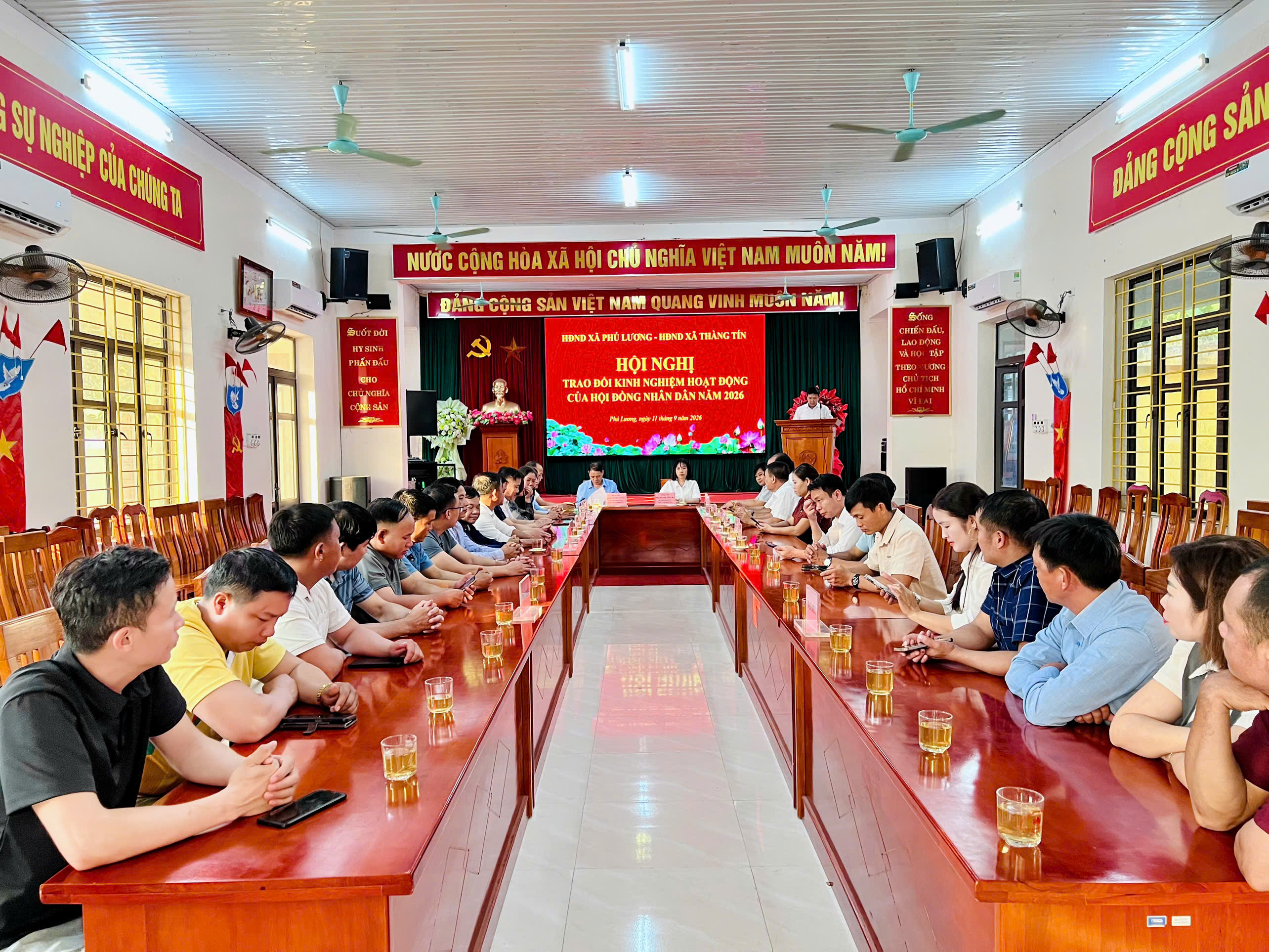 HĐND XÃ PHÚ LƯƠNG ĐÓN ĐOÀN ĐẠI BIỂU HĐND XÃ THÀNG TÍN ĐẾN TRAO ĐỔI KINH NGHIỆM