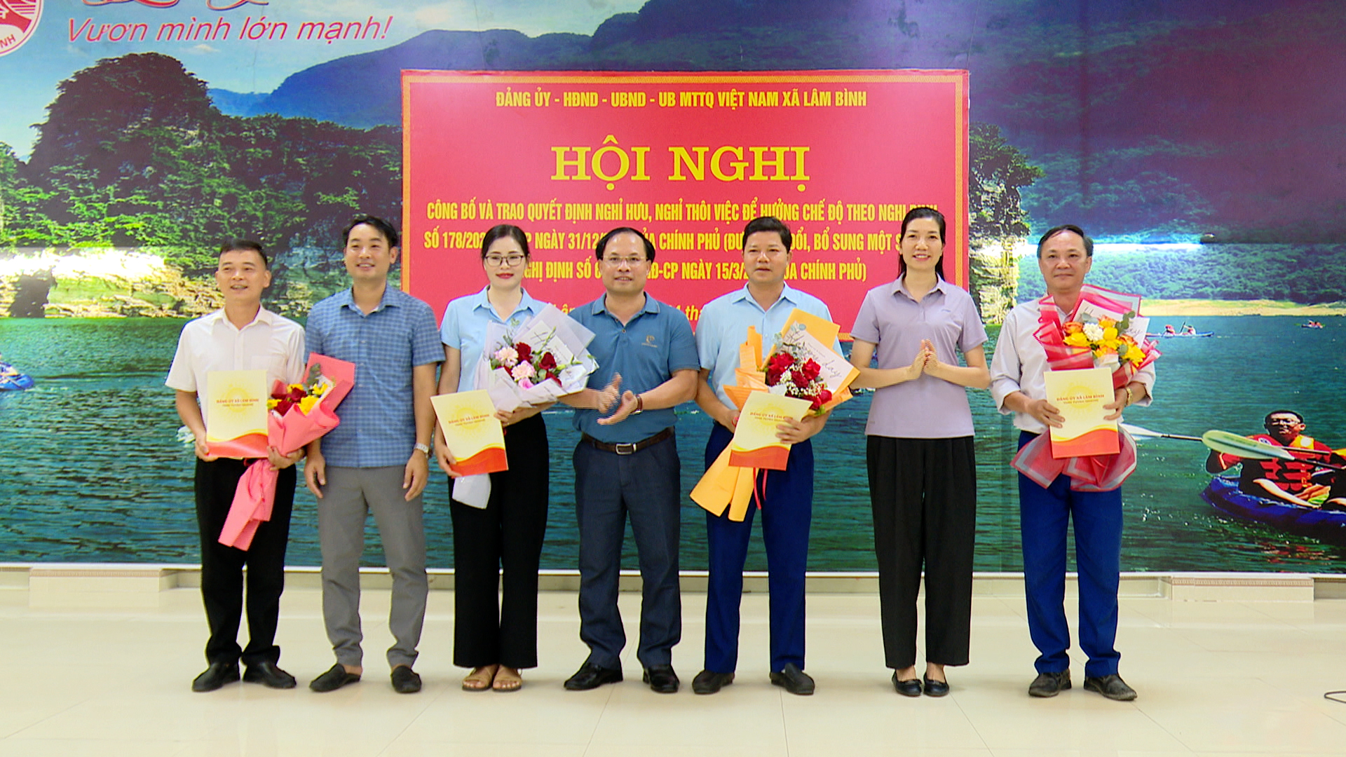 Hội nghị công bố quyết định nghỉ hưu trước tuổi và nghỉ thôi việc theo Nghị định 178 và 67 của Chính phủ.