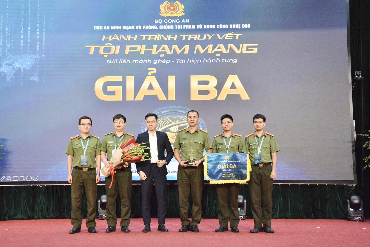 TOP 3 TOÀN ĐOÀN TẠI CUỘC THI “HÀNH TRÌNH TRUY VẾT TỘI PHẠM MẠNG” CẤP BỘ