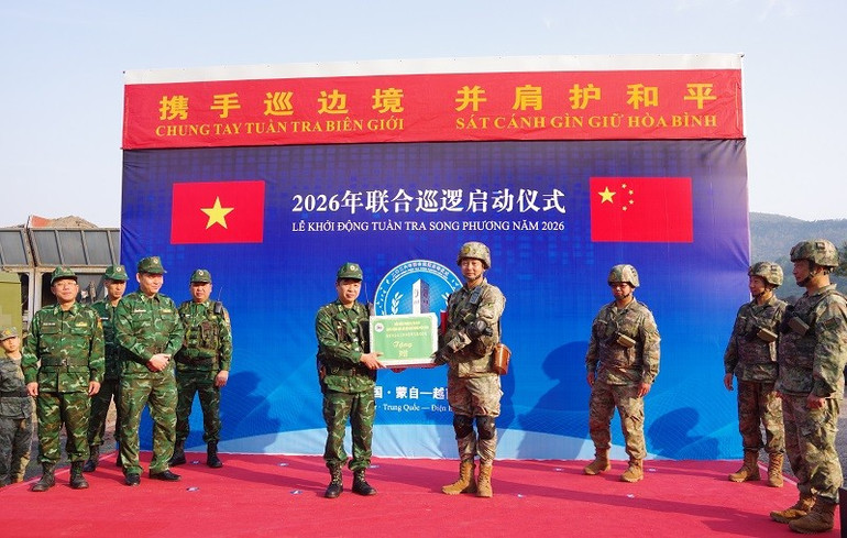 Bộ đội Biên phòng Điện Biên và Bộ đội Biên phòng khu Mông Tự phối hợp tuần tra