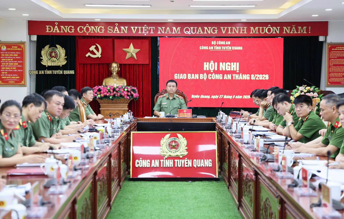 CỦNG CỐ VỮNG CHẮC THẾ TRẬN AN NINH NHÂN DÂN VÀ NIỀM TIN CỦA NHÂN DÂN ĐỐI VỚI LỰC LƯỢNG CÔNG AN