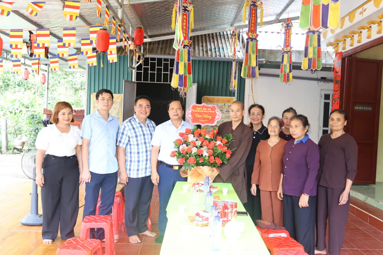 Tăng qu&agrave; t Kh Niếng.jpg