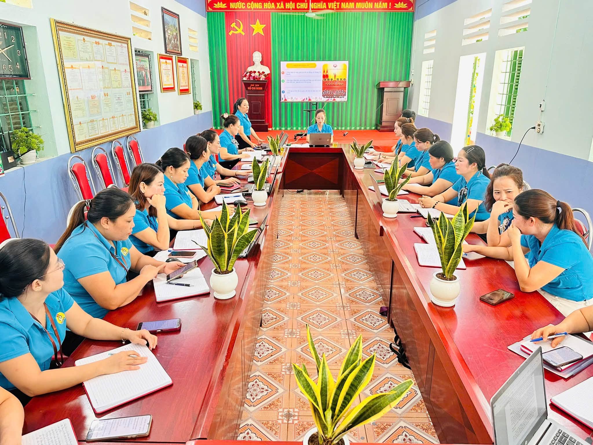 CHI BỘ TRƯỜNG MẦM NON TÂN BẮC TỔ CHỨC SINH HOẠT THƯỜNG KỲ THÁNG 9