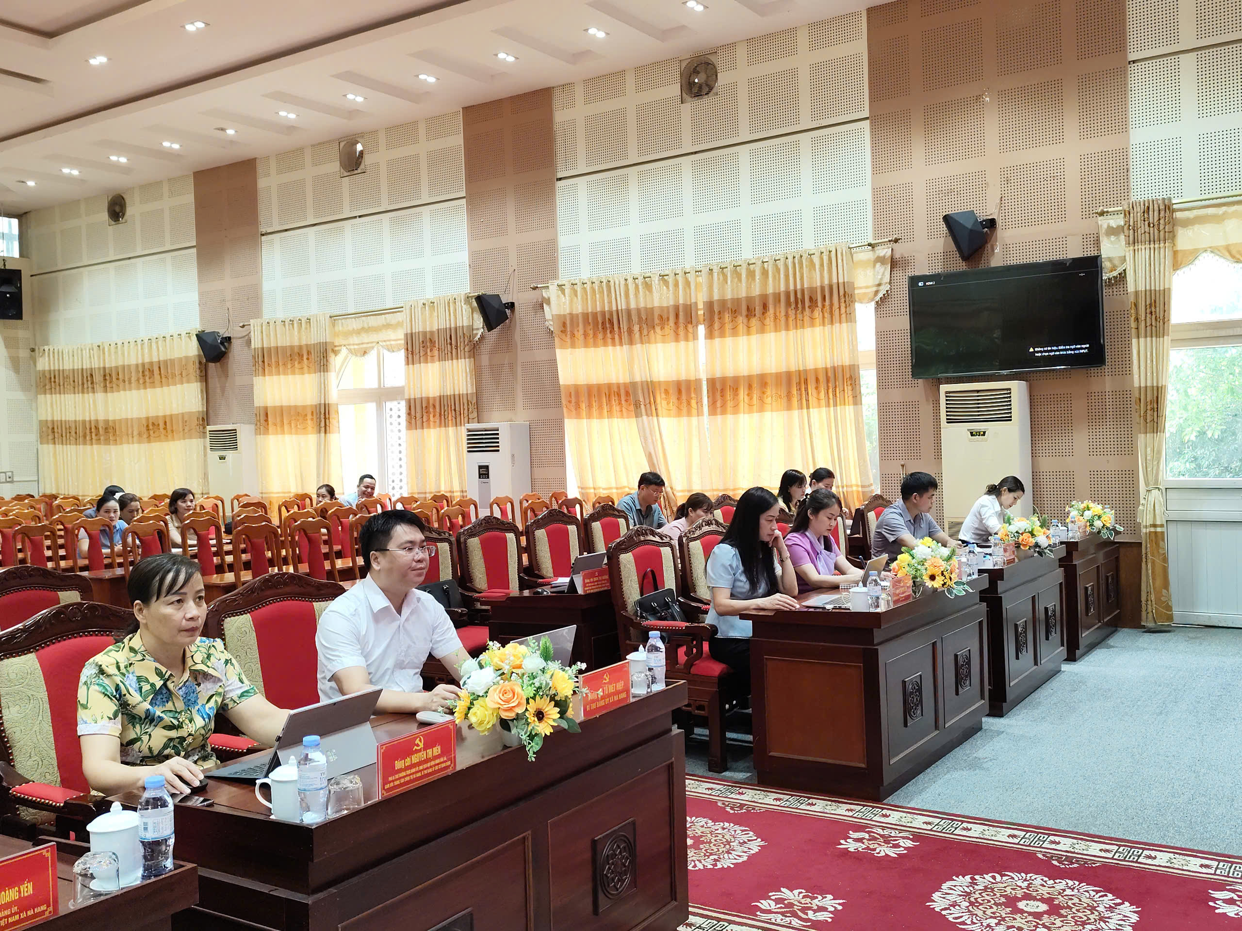 Bồi dưỡng kiến thức, kỹ năng cho cán bộ lãnh đạo, quản lý xã, phường, đặc khu