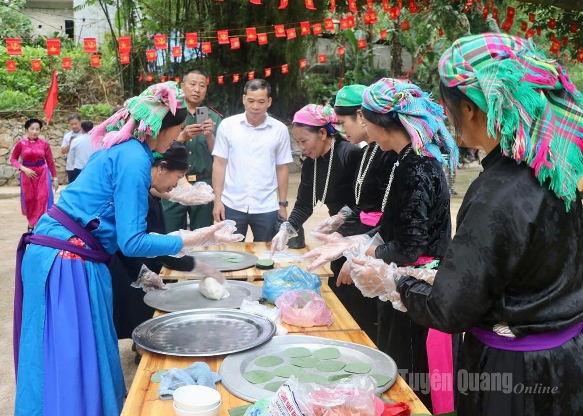 Sôi nổi các hoạt động văn hoá hướng đến Lễ hội Hoa Tam giác mạch