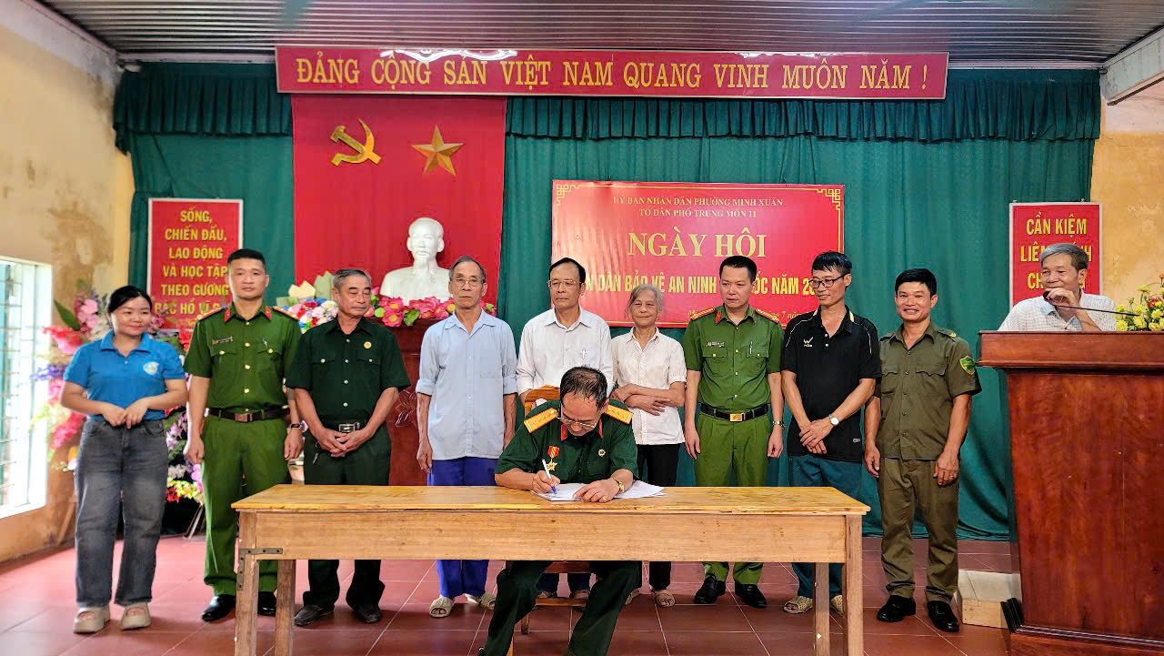 CÔNG AN PHƯỜNG MINH XUÂN THAM DỰ NGÀY HỘI TOÀN DÂN BẢO VỆ AN NINH TỔ QUỐC TẠI CÁC TỔ DÂN PHỐ