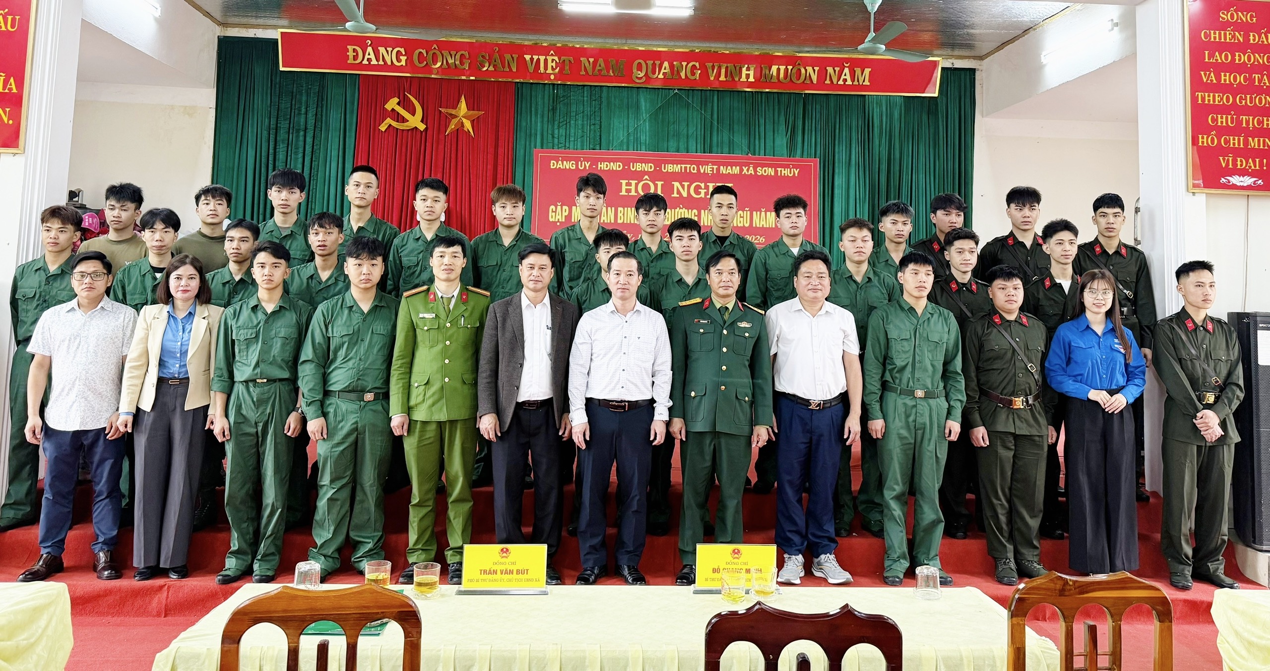 Xã Sơn Thủy tổ chức gặp mặt, động viên tân binh chuẩn bị lên đường thực hiện nghĩa vụ quân sự và nghia vụ Công an nhân dân năm 2026.
