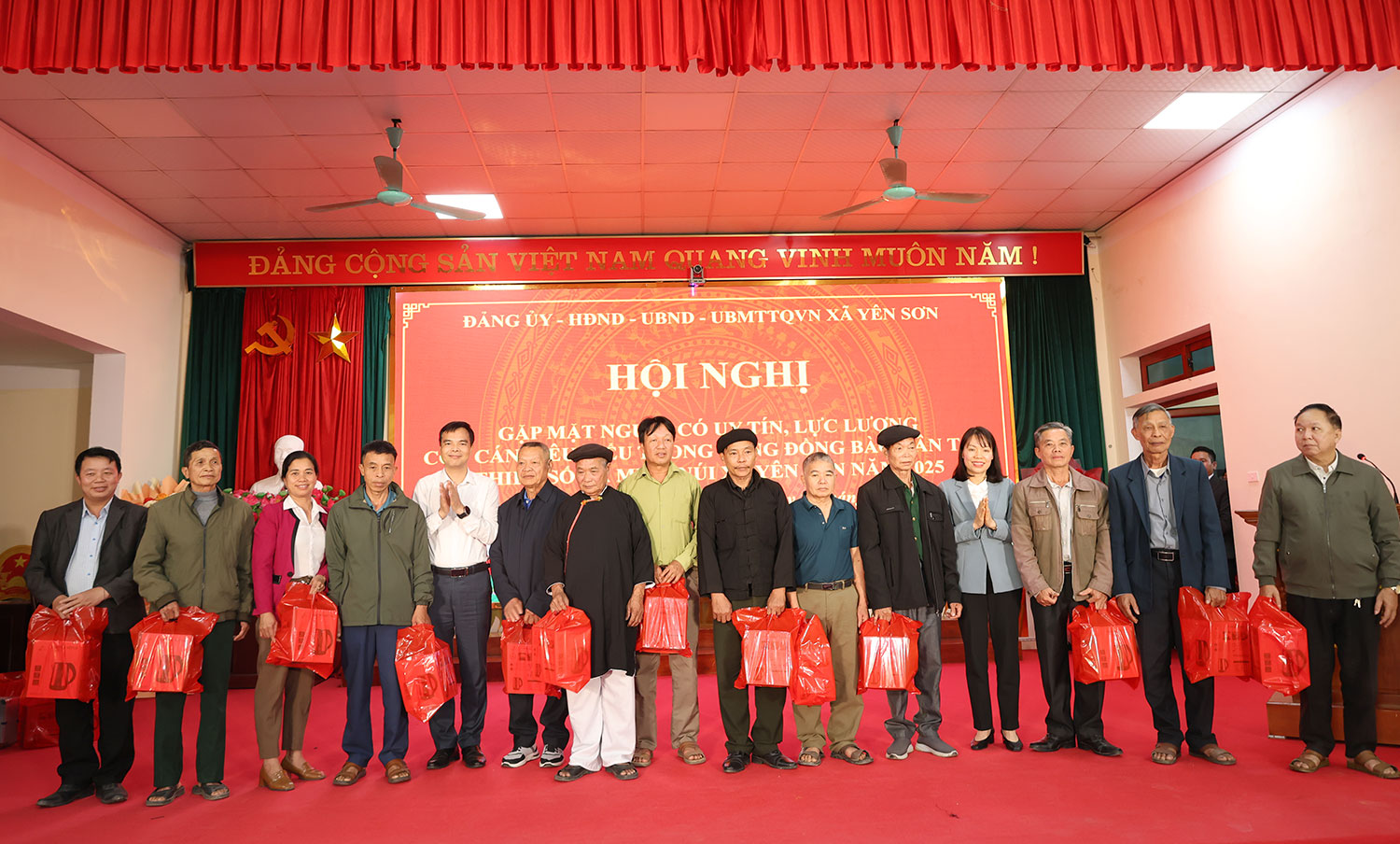 Hội nghị gặp mặt người có uy tín, lực lượng cốt cán tiêu biểu trong vùng đồng bào dân tộc thiểu số và miền núi xã Yên Sơn năm 2025