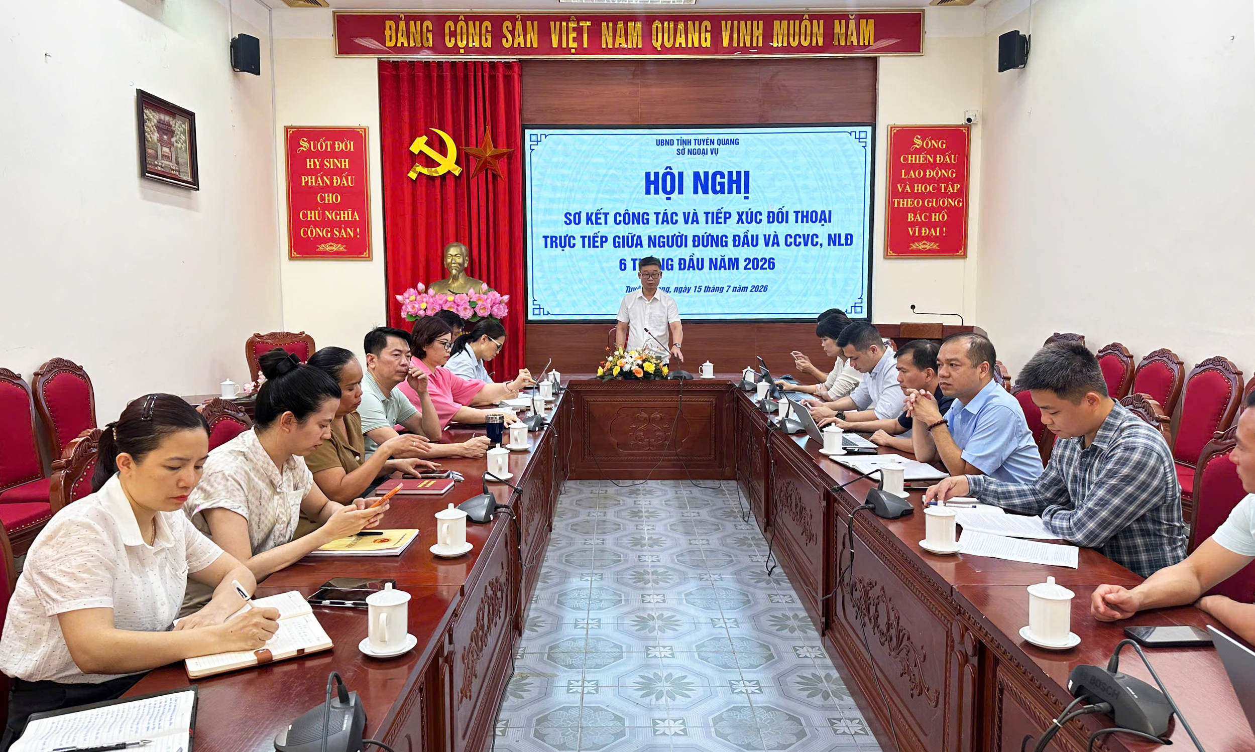 Sở Ngoại vụ tổ chức Hội nghị sơ kết công tác và tiếp xúc, đối thoại trực tiếp giữa người đứng đầu và CCVC, NLĐ 6 tháng đầu năm 2026
