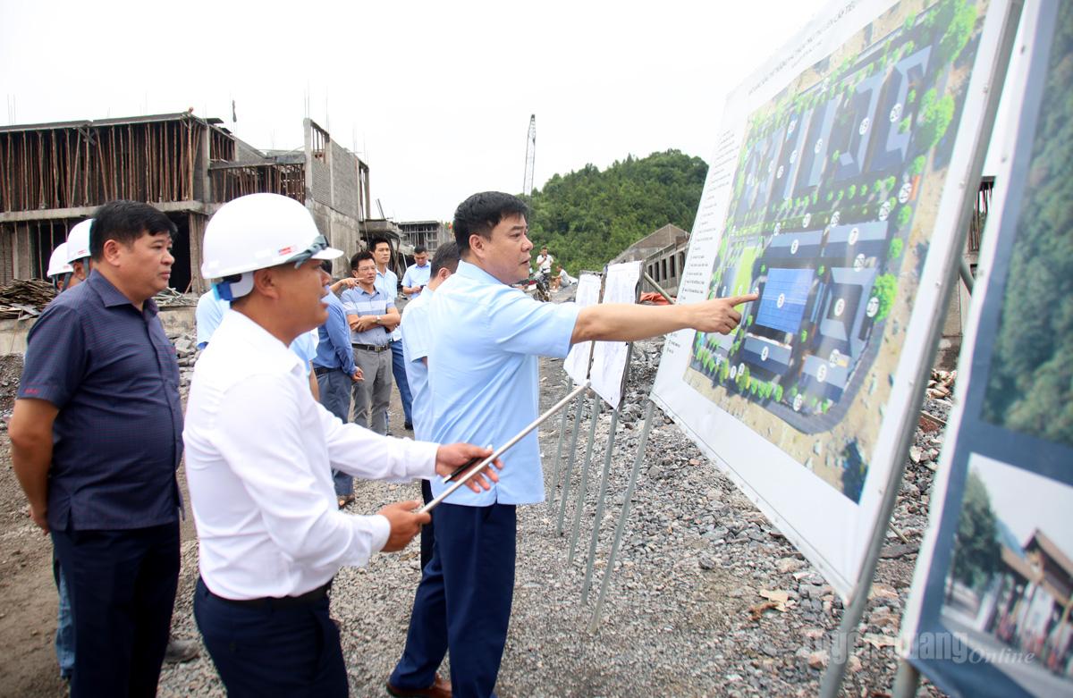 Tăng ca, tăng kíp thi công xây dựng Trường Phổ thông nội trú liên cấp Sơn Vĩ